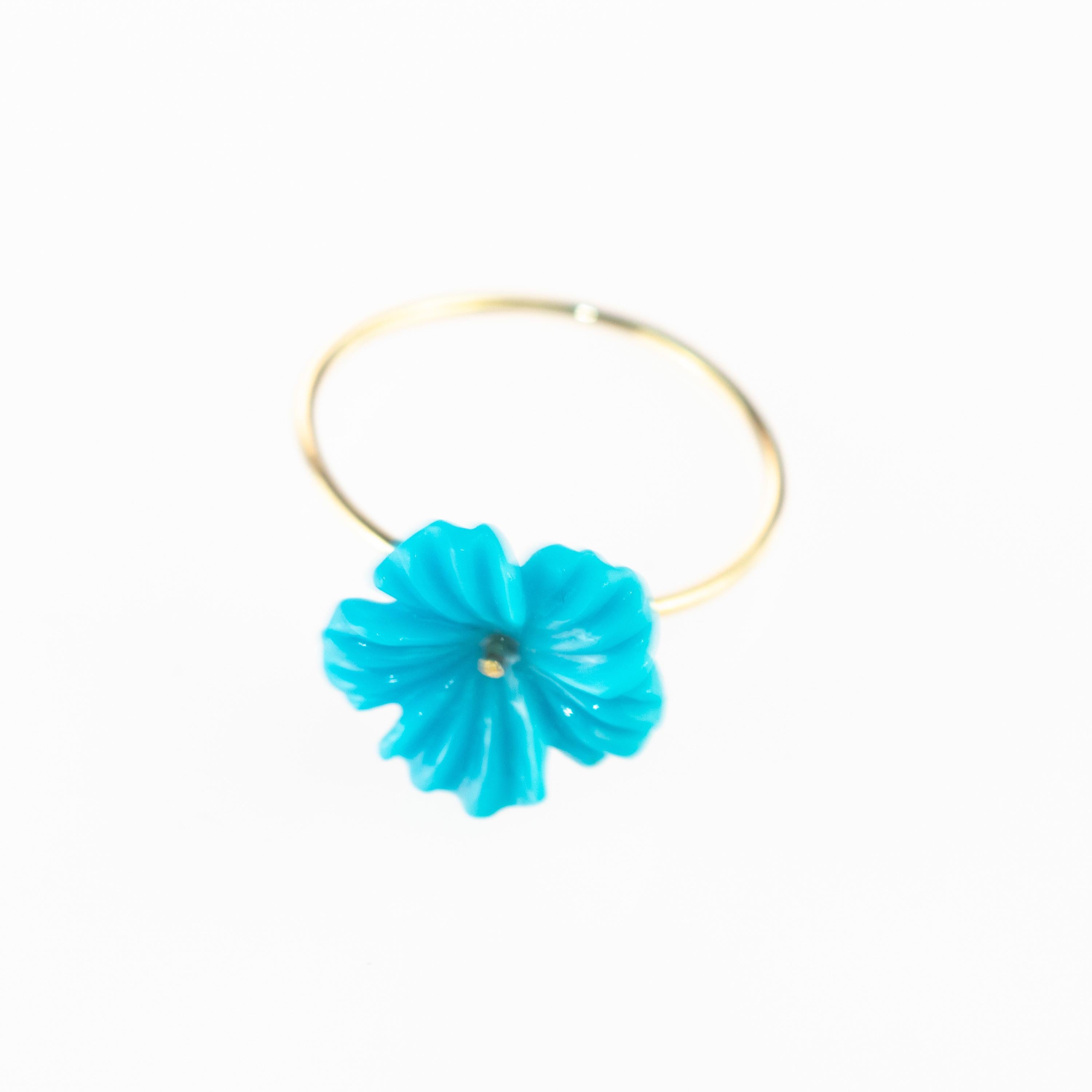 Taille mixte Intini Jewels Bague fille sculptée en or 9 carats avec fleurs en turquoise naturelle de 3,5 carats en vente