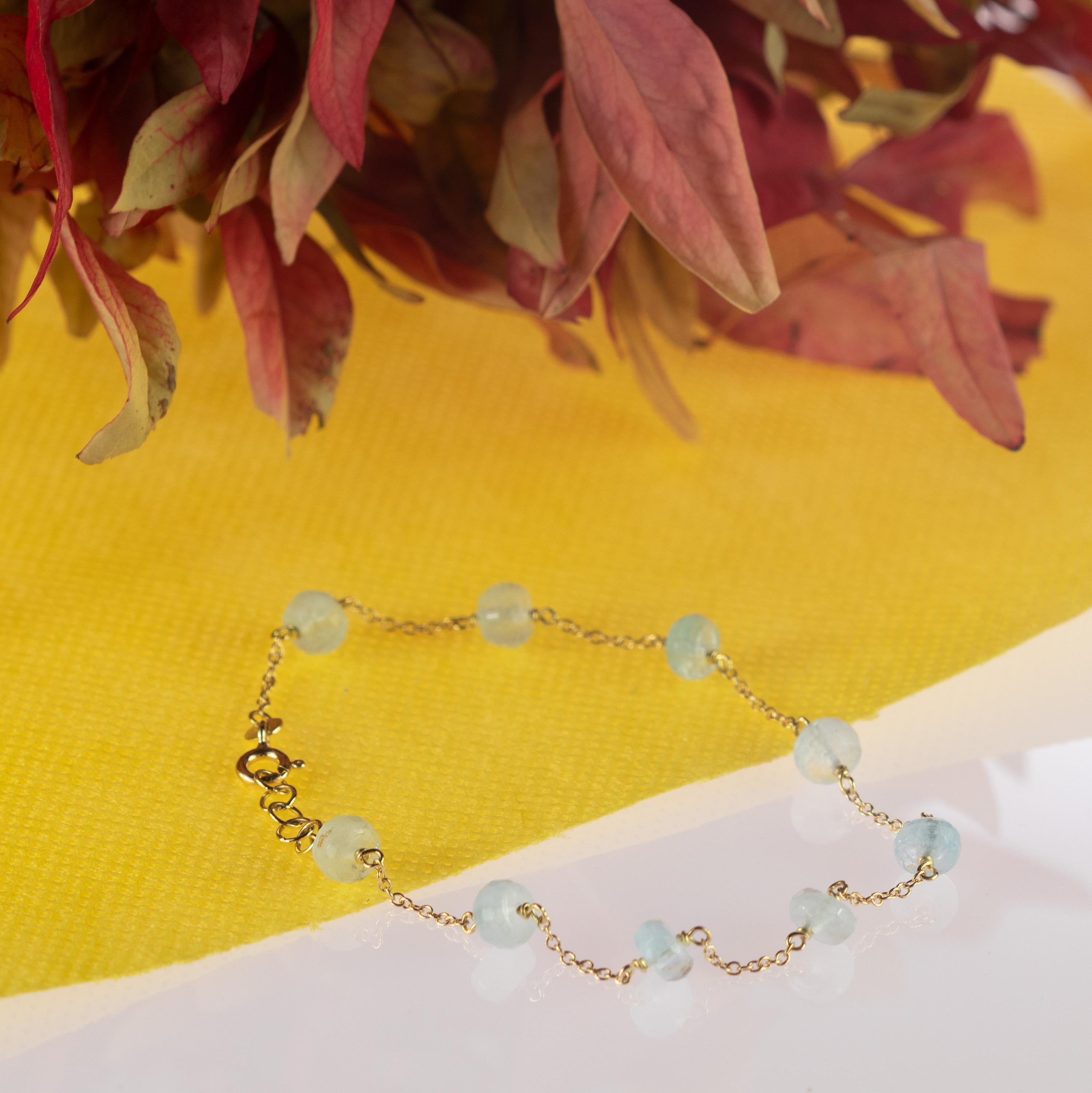 Intini Jewels signature quality on a modern and contemporary design jewel. Nine gems of top quality of aquamarine embellish a delicate 9 karat yellow gold chain bracelet.

An elegant touch of glamour at your fingertips. Let yourself be tempted by a