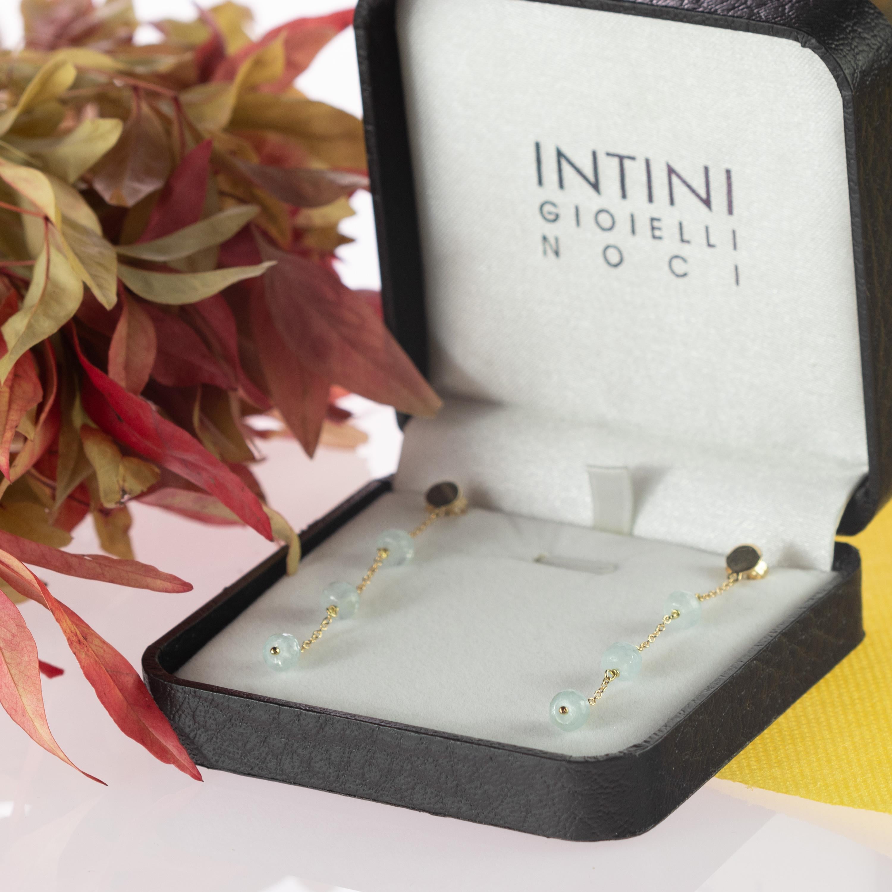 Intini Jewels Orecchini a catena in oro giallo 9 carati con rondelle di acquamarina fatti a mano In condizioni Nuovo in vendita a Milano, IT