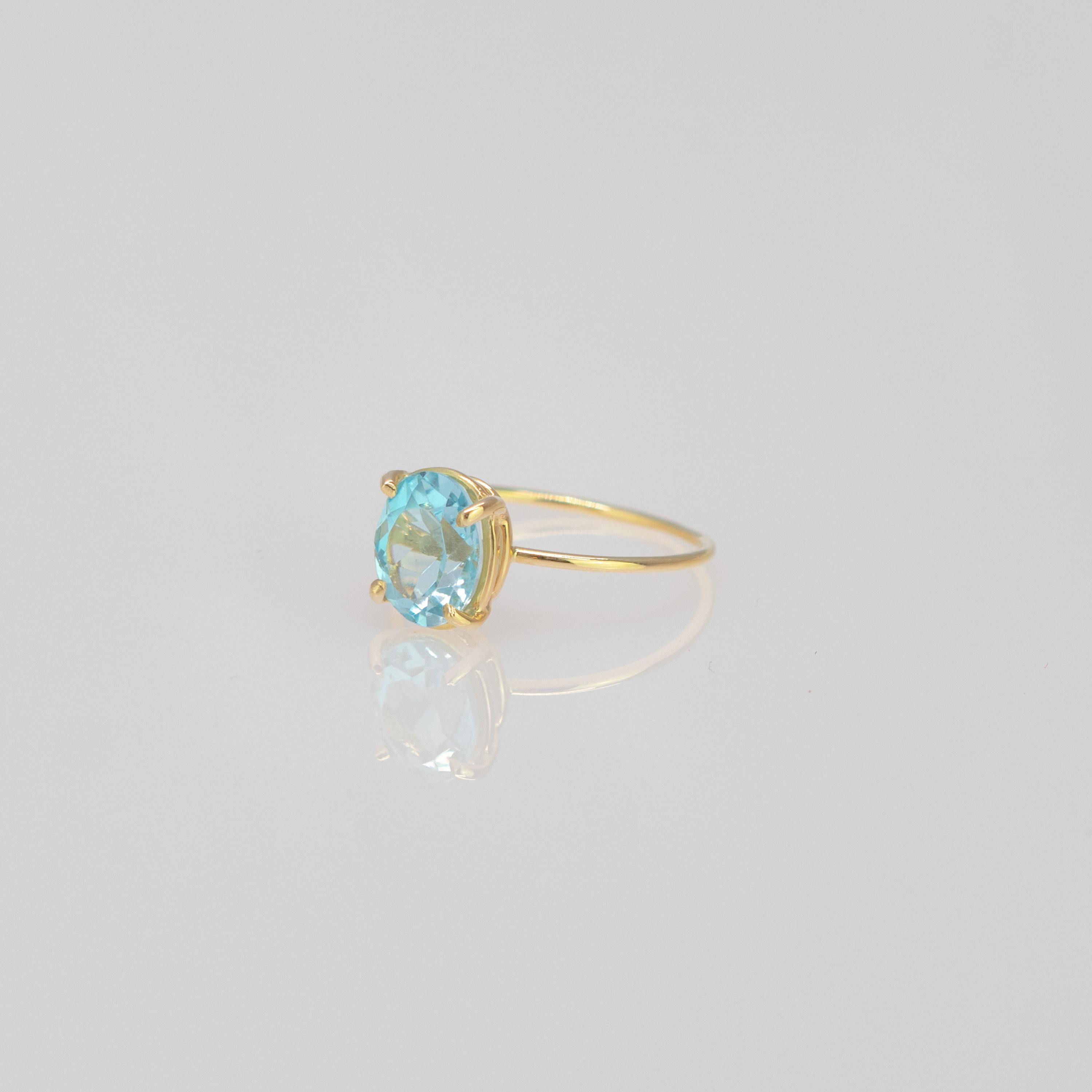 Taille ovale Intini Jewels Bague cocktail en or jaune 9 carats avec topaze ovale de 2 carats, faite à la main en vente