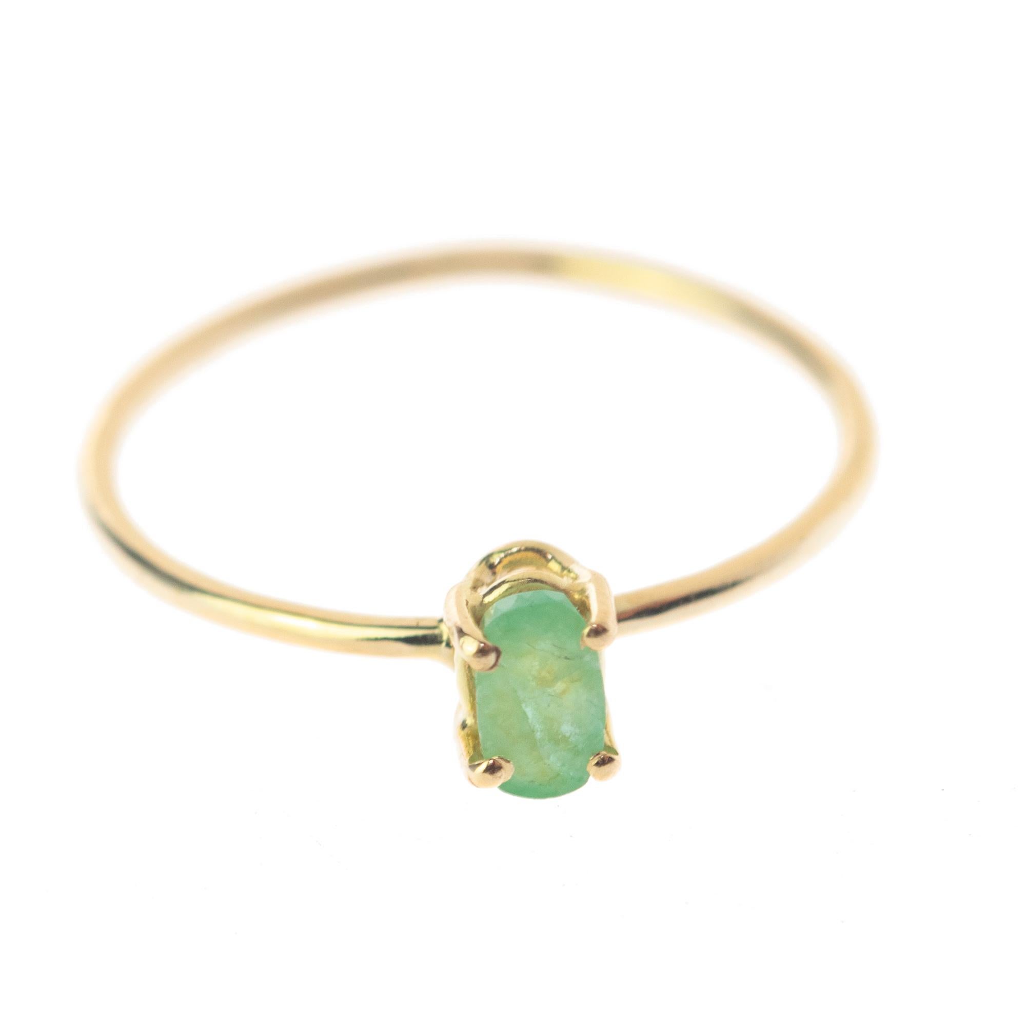 Moderne Intini Jewels Bague cocktail chic en or jaune 9 carats avec émeraudes rondes, faite à la main en vente