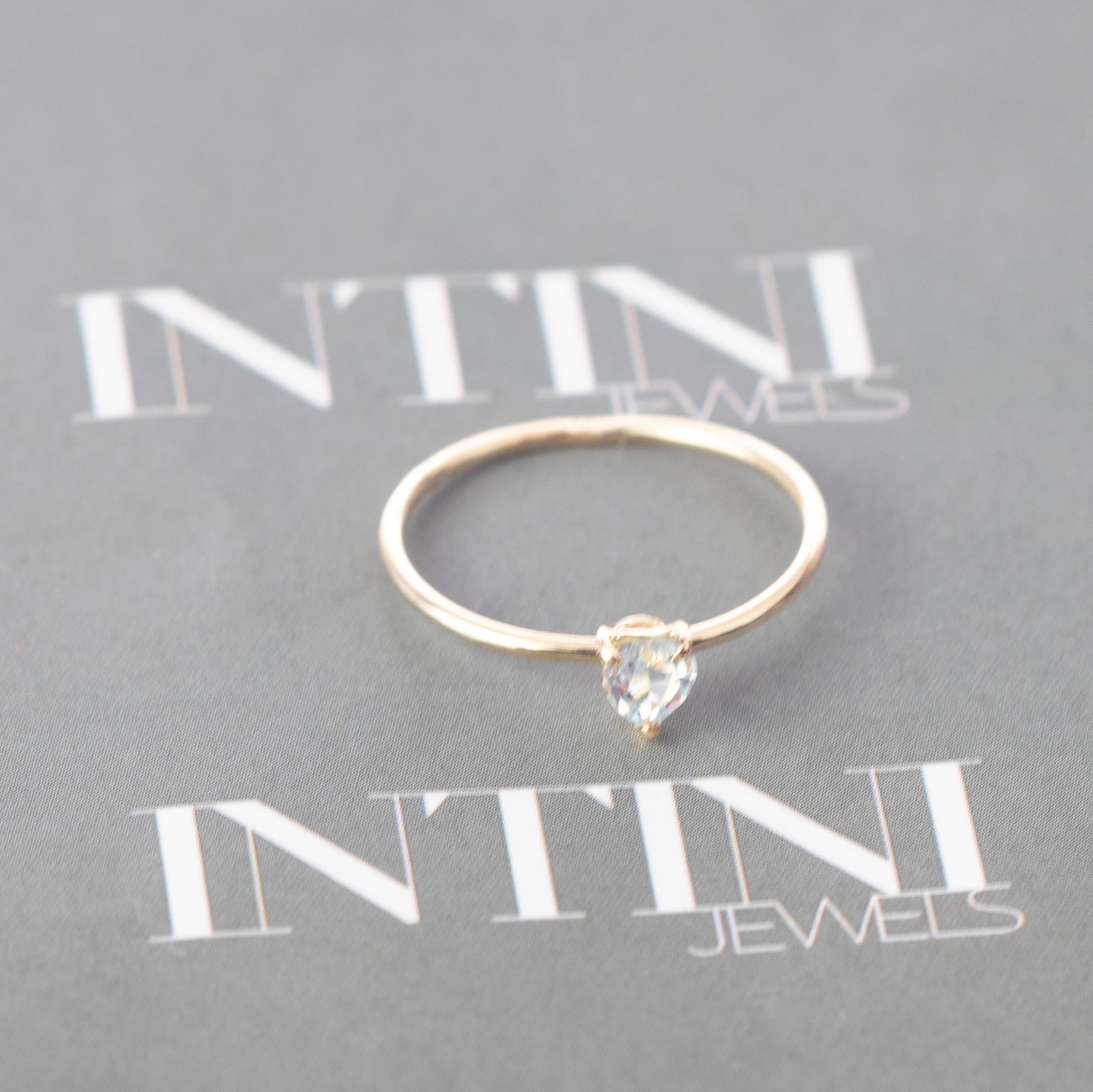 Moderne Intini Jewels Bague cocktail chic en or jaune 9 carats avec topaze ronde, faite à la main en vente