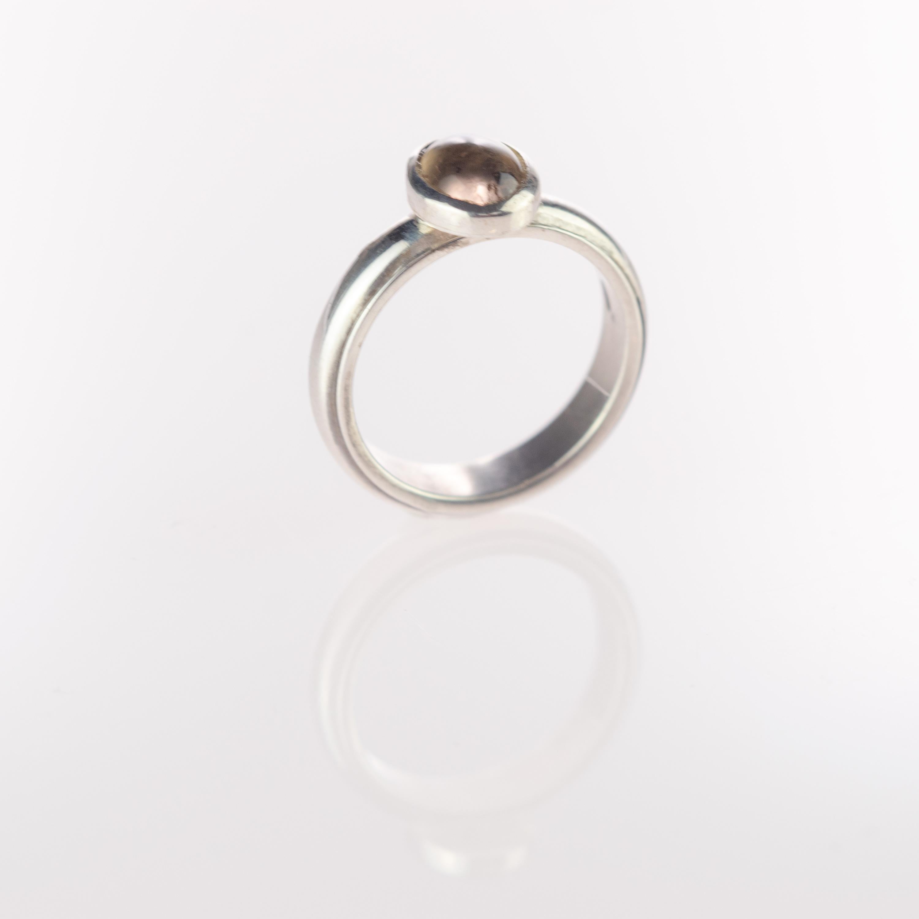 Taglio ovale Intini Jewels 925 Argento Sterling Silver Anello ovale con tormalina marrone chiaro cabochon in vendita