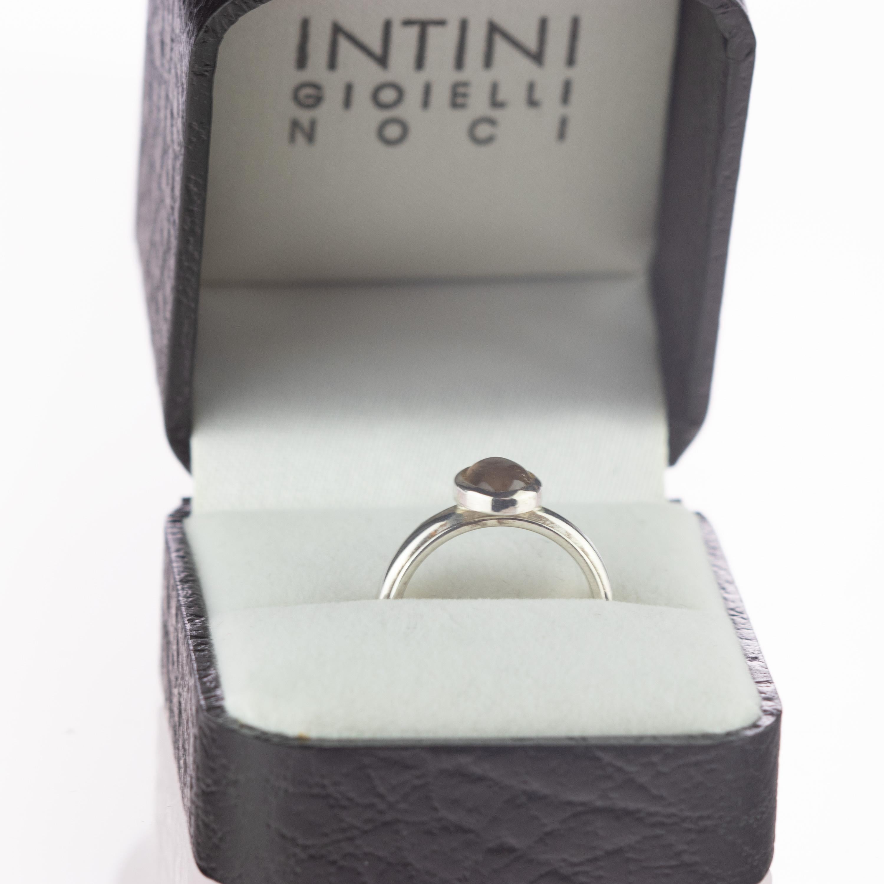 Intini Jewels 925 Argento Sterling Silver Anello ovale con tormalina marrone chiaro cabochon in vendita 1