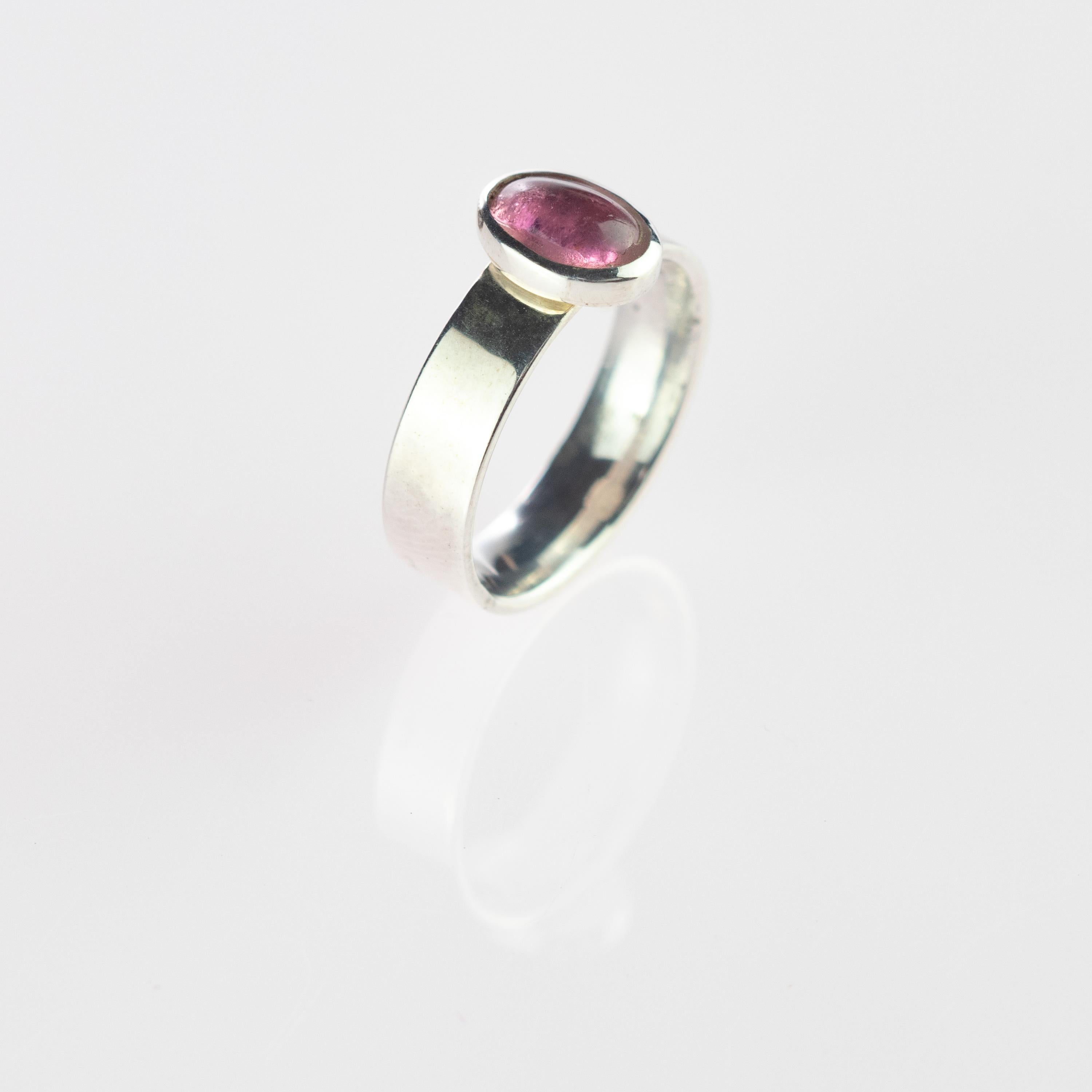 Intini Jewels 925 Sterling Silver Pink Purple Tourmaline Oval Cabochon Ring In New Condition For Sale In Milano, IT