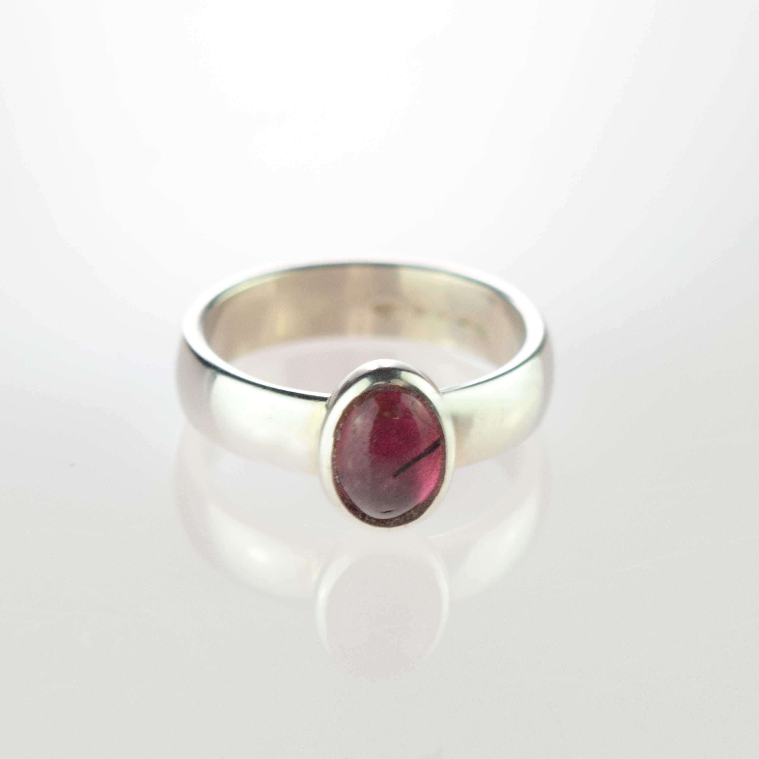 De las mujeres Intini Jewels Anillo de cóctel ovalado con cabujón de turmalina morada de plata de ley 925 en venta