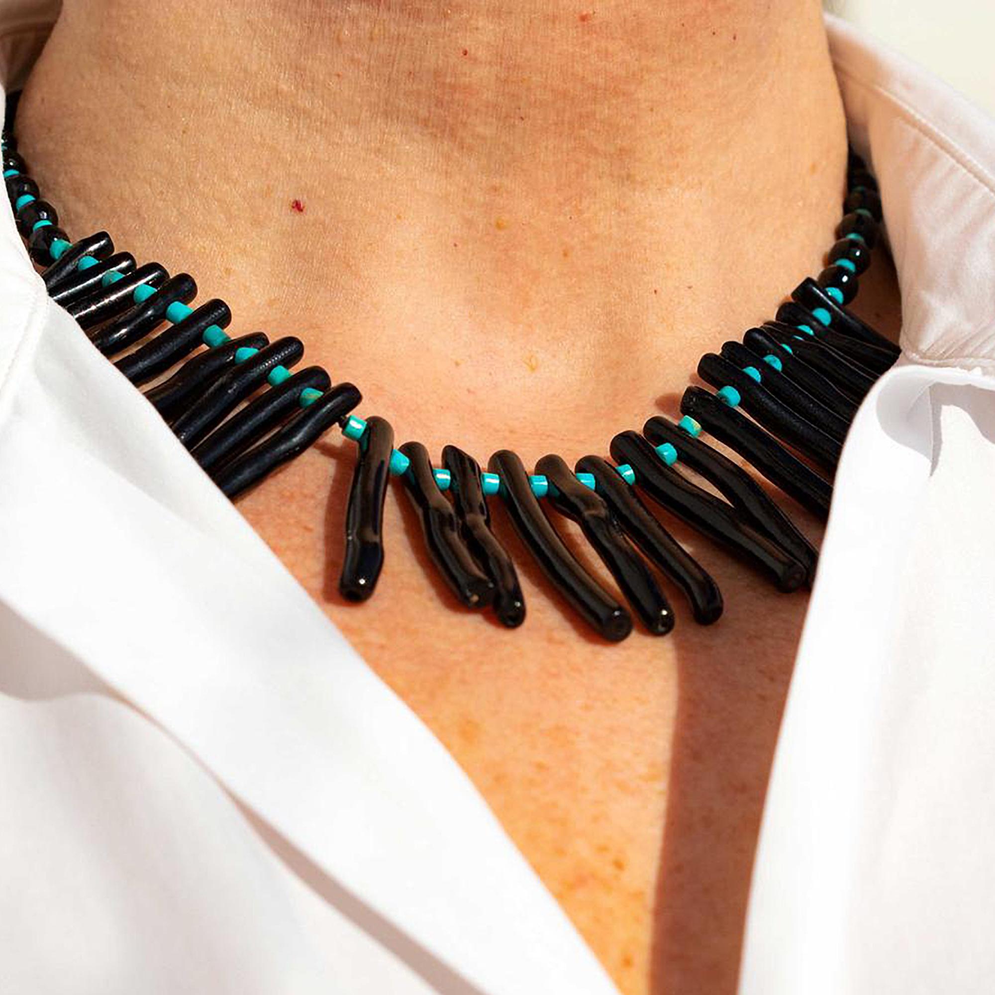 Intini Jewels Collier de perles bohème fait à la main avec branches d'agate et turquoise naturelle Pour femmes en vente