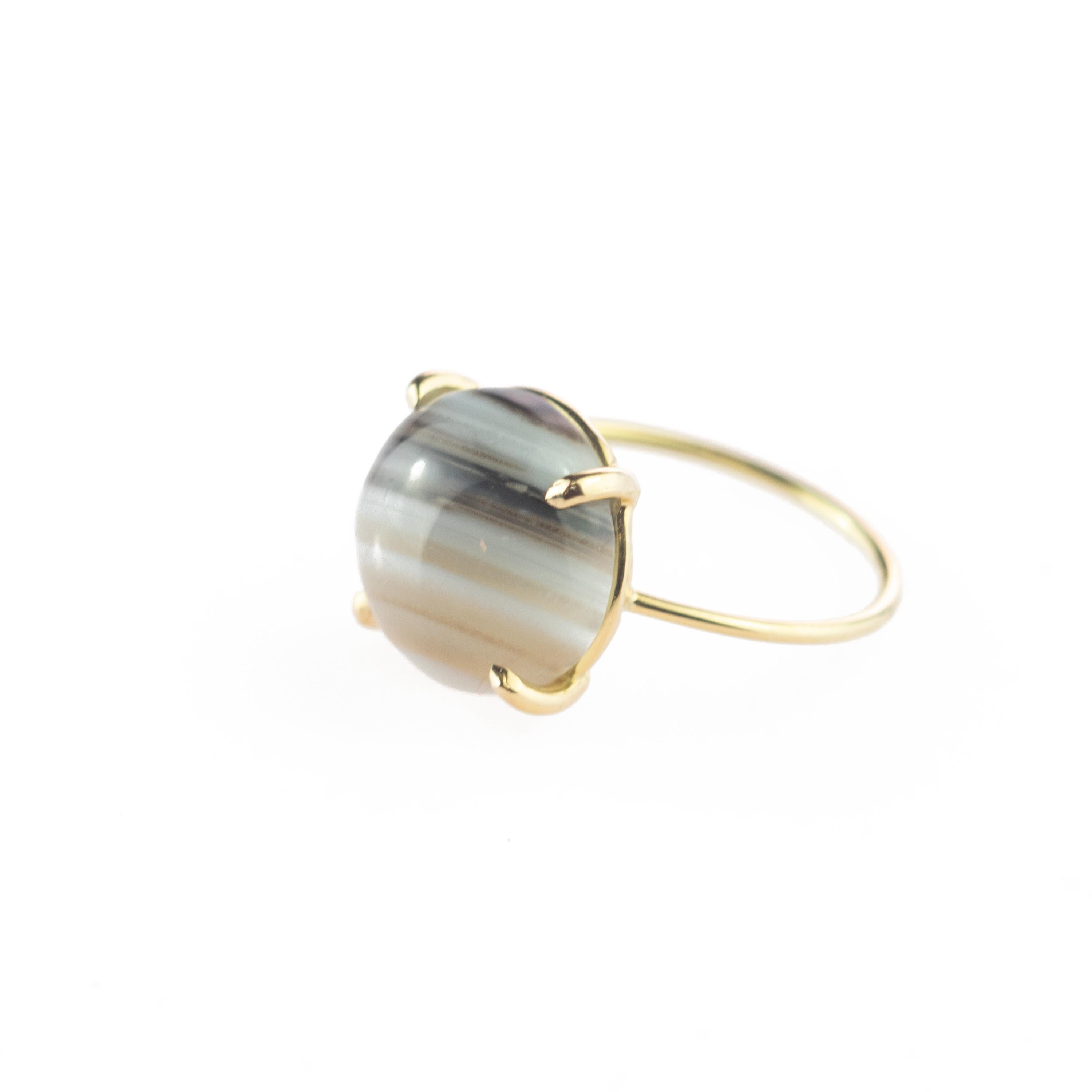 Round Cut Intini Jewels Agate Natural Gray 18 Karat Yellow Gold Handmade Cocktail Ring For Sale