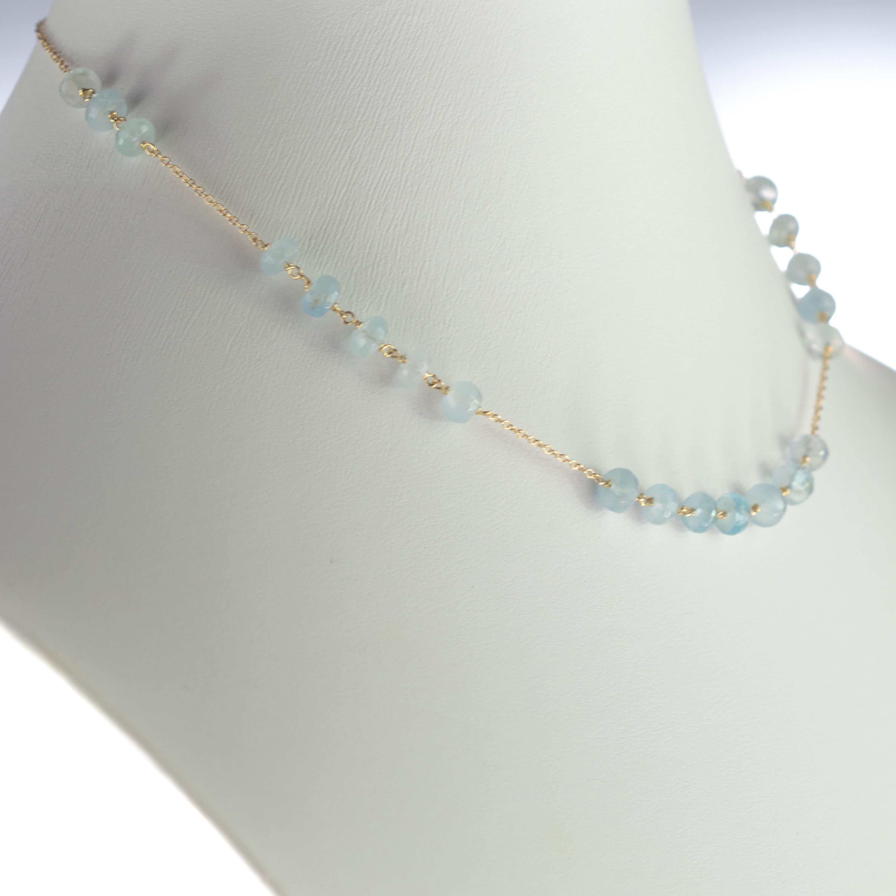 Marvellous necklace starring pure aquamarine raw rondelles, for a bright charm of uniqueness. Luminous jewel with natural precious jewellery on elegant 18 karat yellow gold setting. 
 
An elegant touch of glamour at your fingertips. Let yourself be