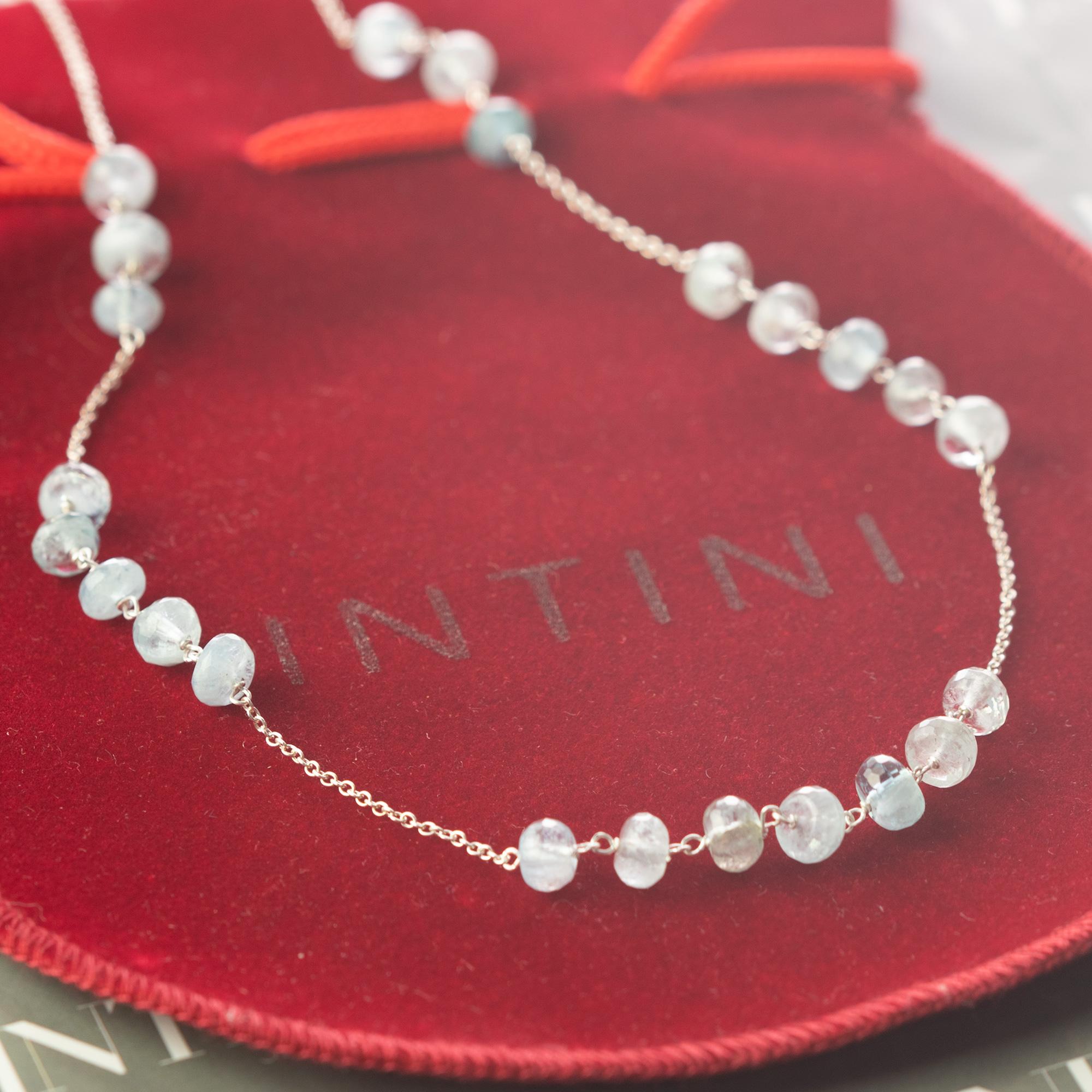 Moderno Intini Jewels Collana da cocktail con sfere di acquamarina in argento con catena minimalista in vendita