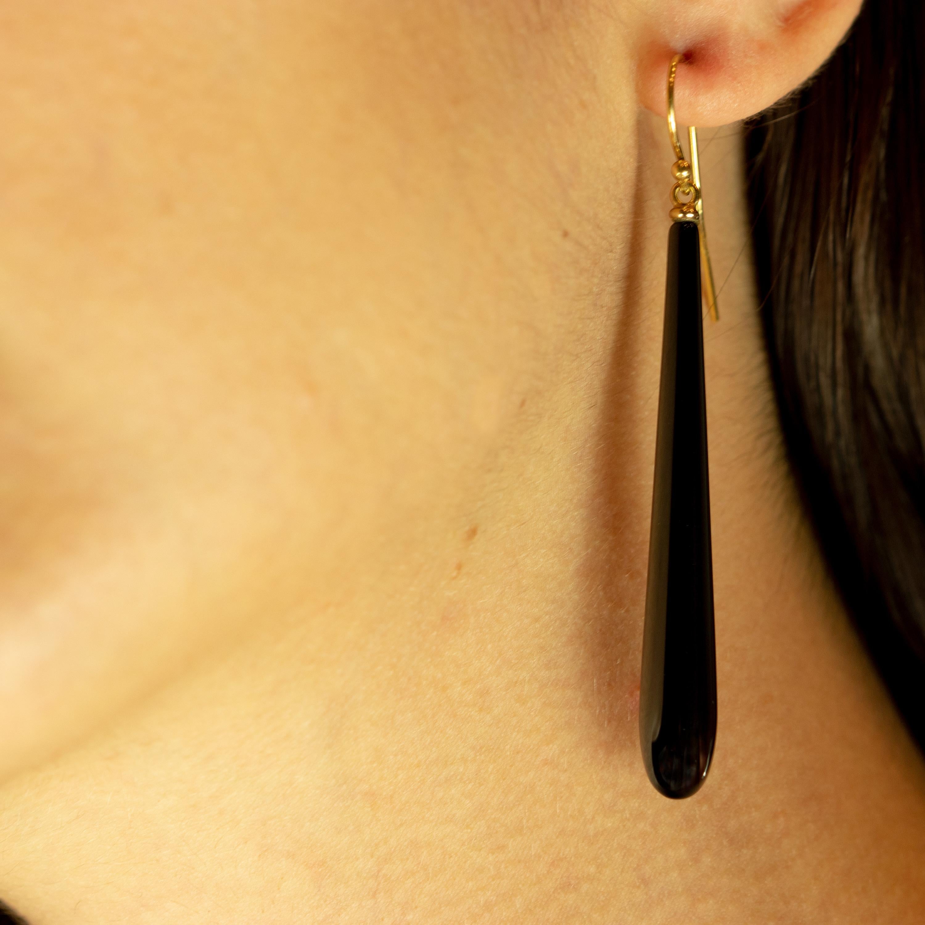 Art déco Intini Jewels Boucles d'oreilles pendantes déco en or jaune 18 carats et agate noire en forme de larme audacieuse en vente