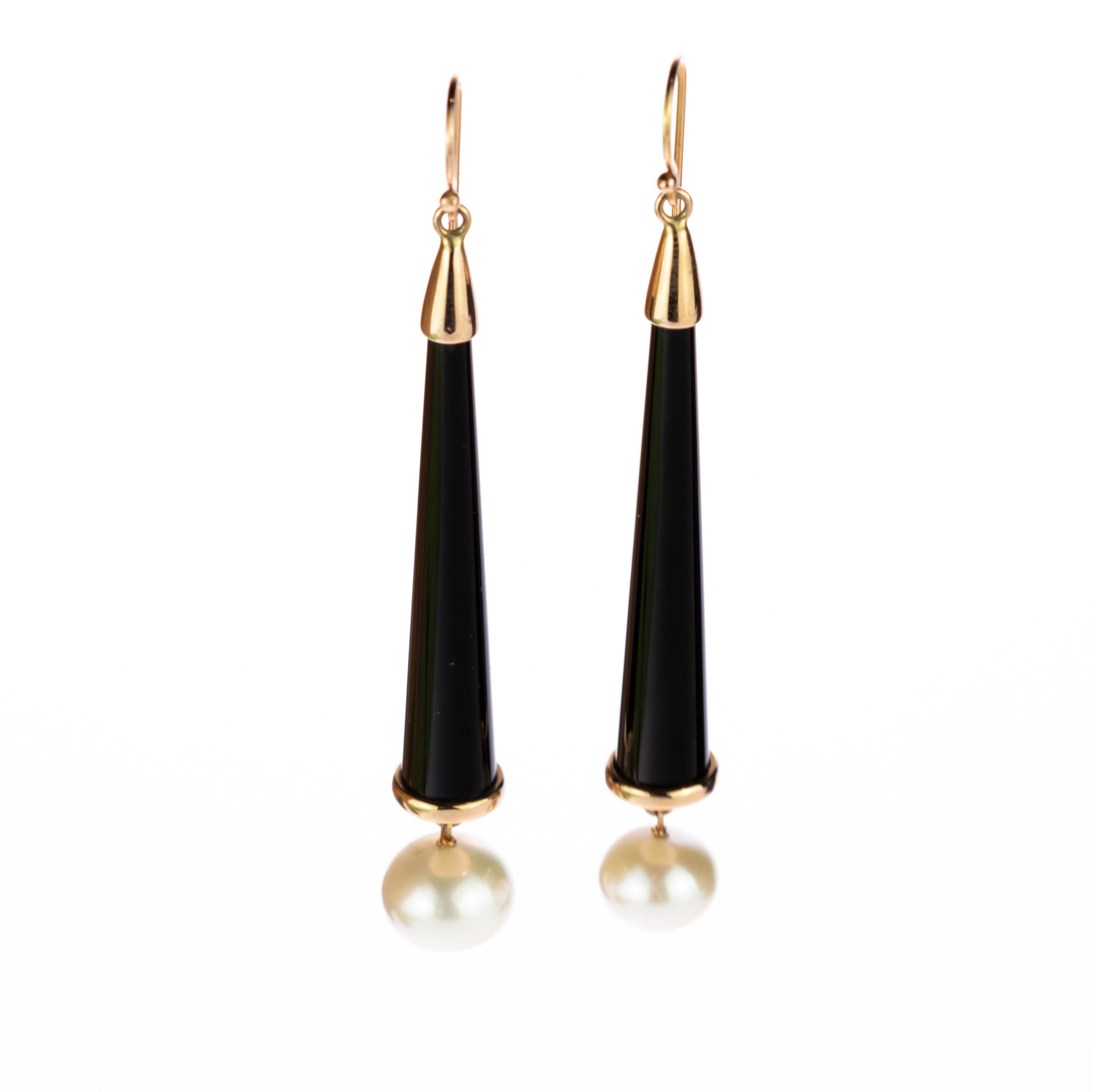 Stunning masterpiece with an outstanding display of color and a high quality craftsmanship that was born in the Intini Jewels workshop. Dangle gold earrings highlighted by 42 carats black onyx drop cones that end in a beautiful and delicate round 24