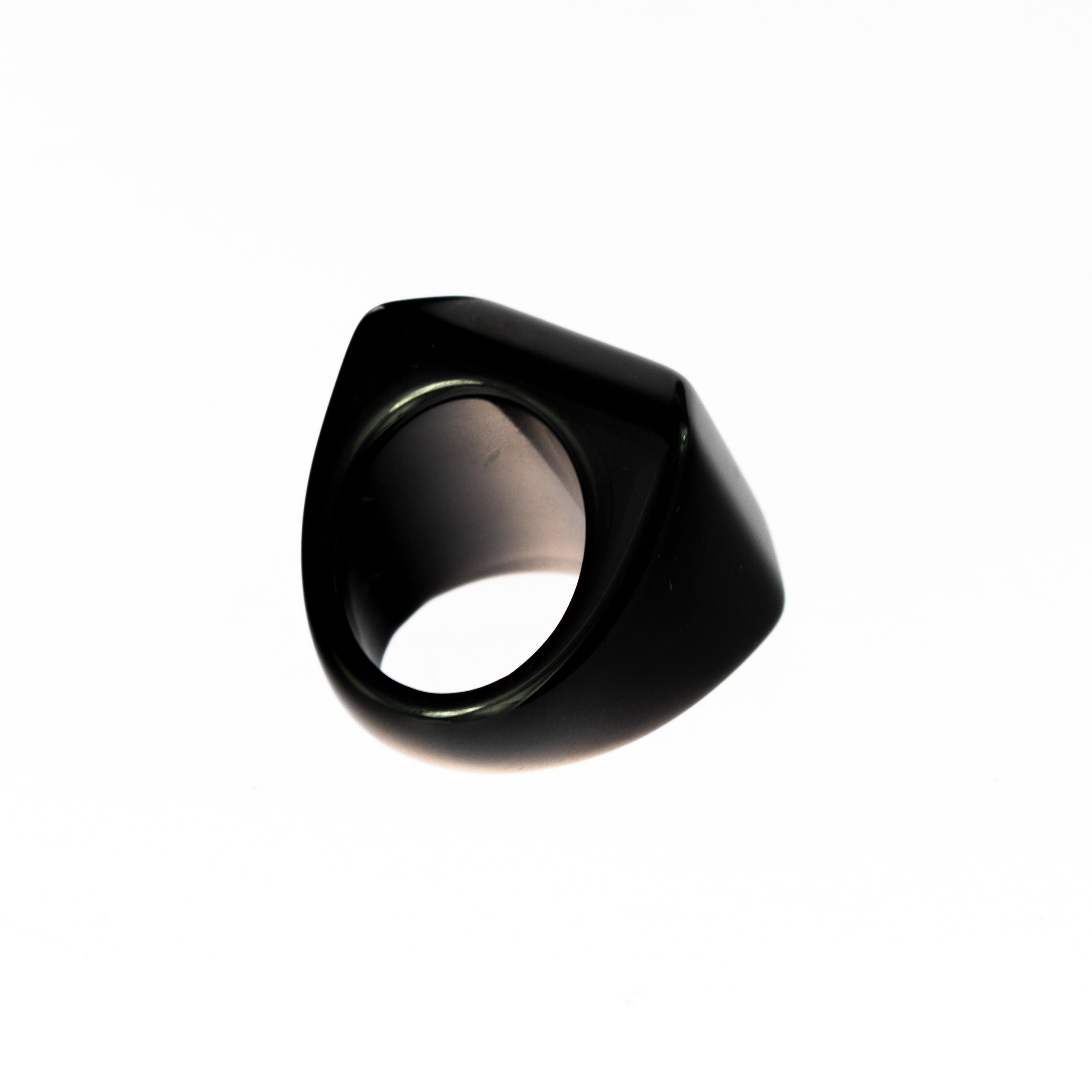 Art Nouveau Intini Jewels Anello rigido da cocktail fatto a mano in stile Art Deco con agata nera da XX carati in vendita