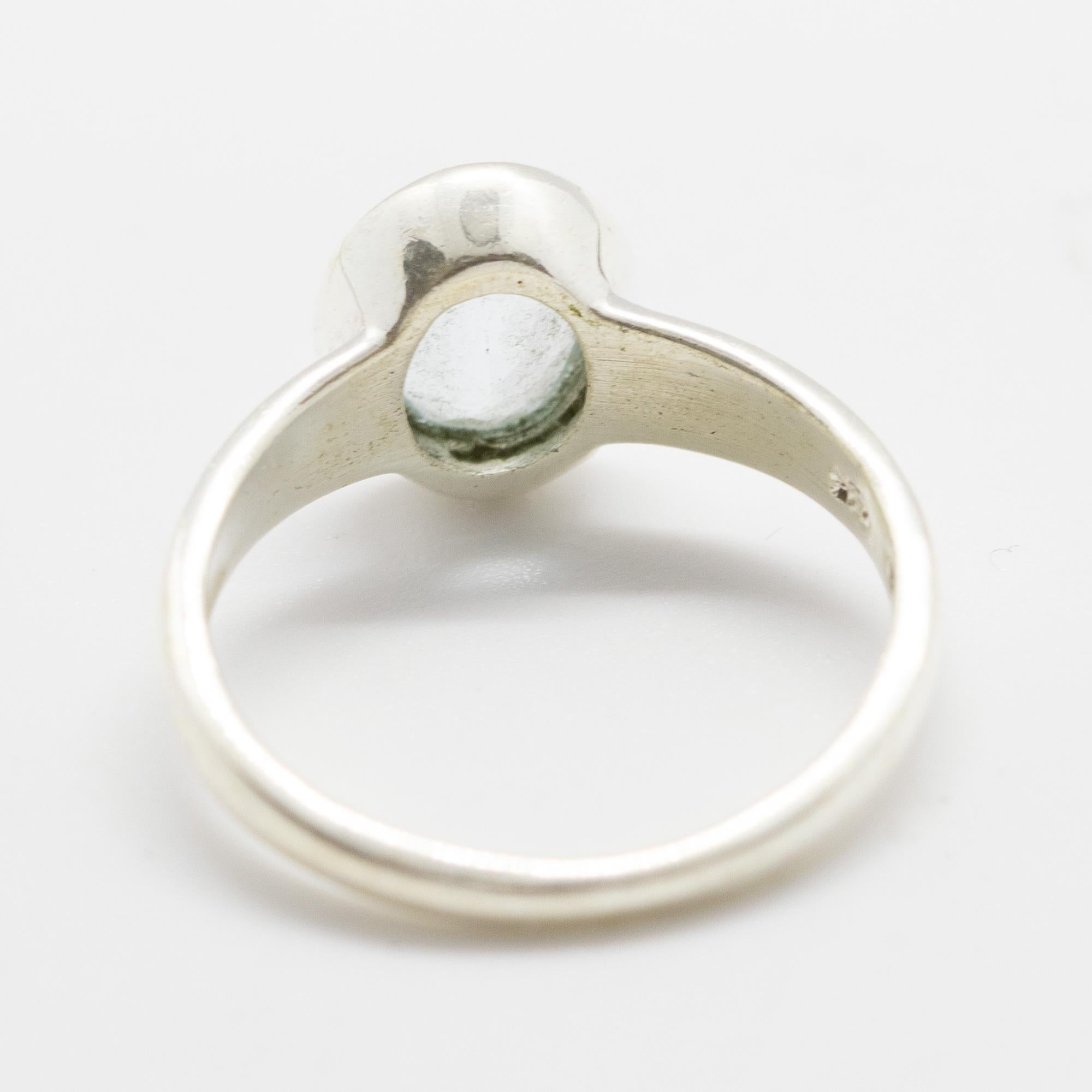 Ovaler Cocktailring von Intini Jewels mit blauem Schweizer Topas und Edelsteinen in Sterlingsilber-Lünette für Damen oder Herren im Angebot