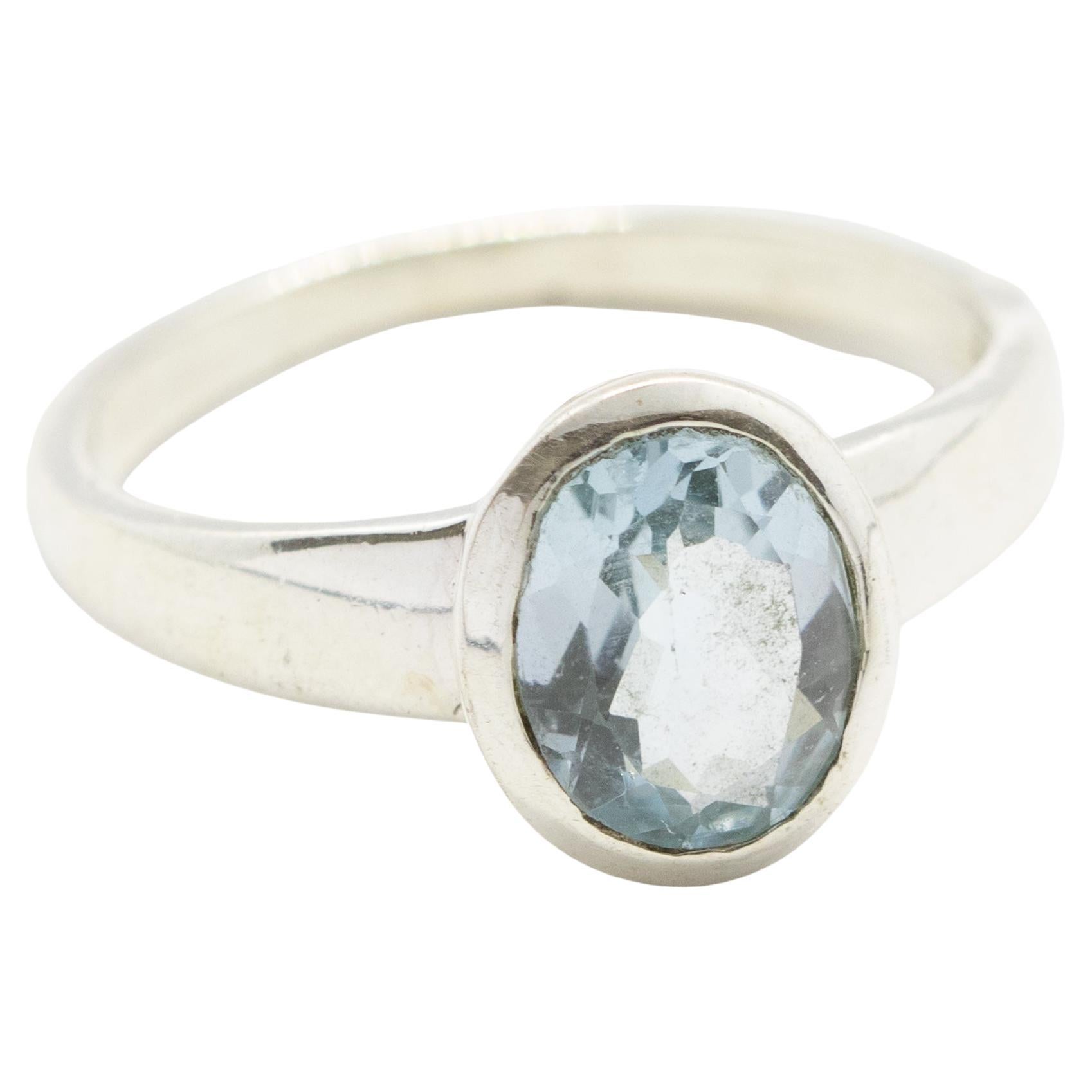 Ovaler Cocktailring von Intini Jewels mit blauem Schweizer Topas und Edelsteinen in Sterlingsilber-Lünette im Angebot