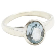 Ovaler Cocktailring von Intini Jewels mit blauem Schweizer Topas und Edelsteinen in Sterlingsilber-Lünette