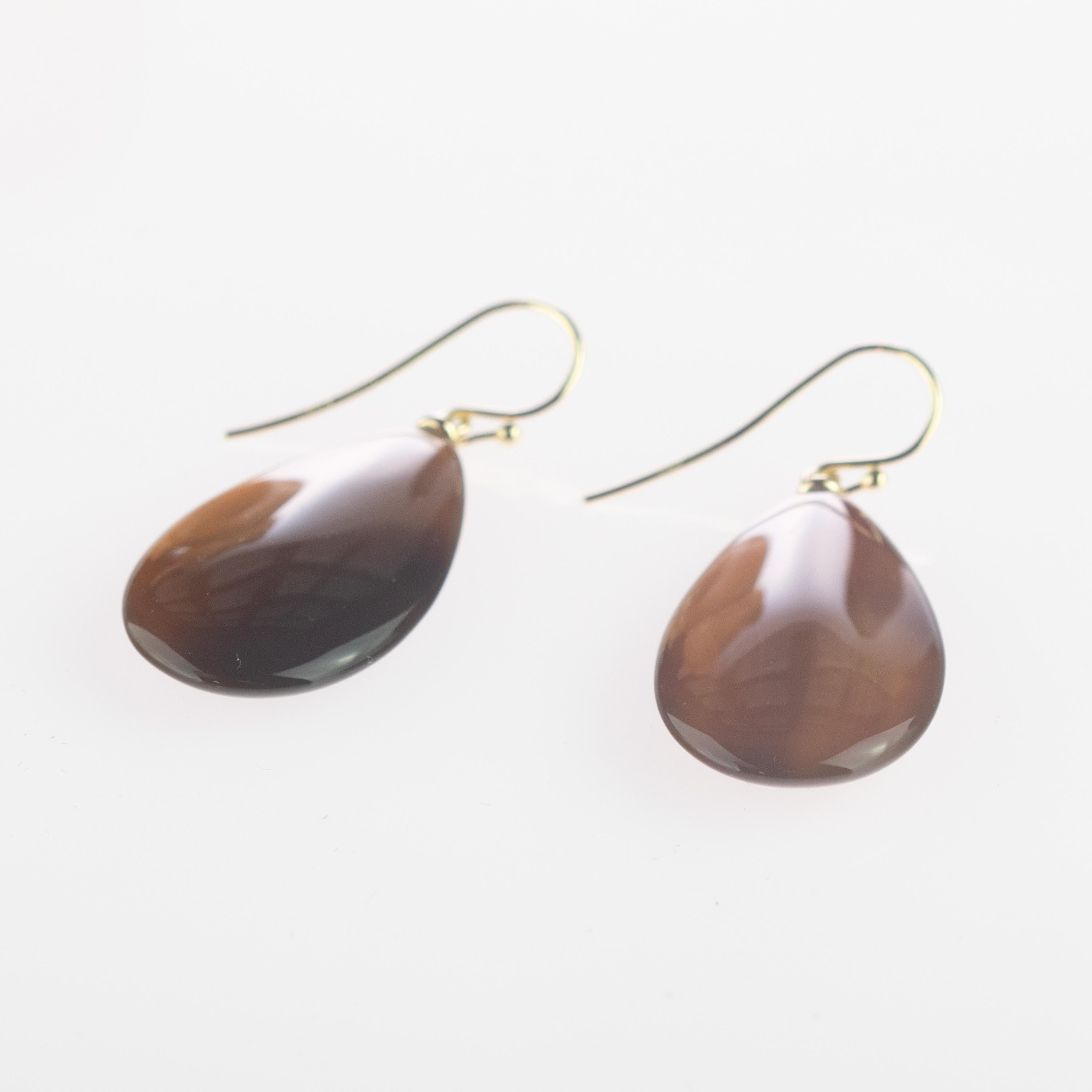 Taille mixte Intini Jewels Boucles d'oreilles artisanales en agate brune et or jaune 18 carats avec chaîne en forme de goutte d'eau en vente