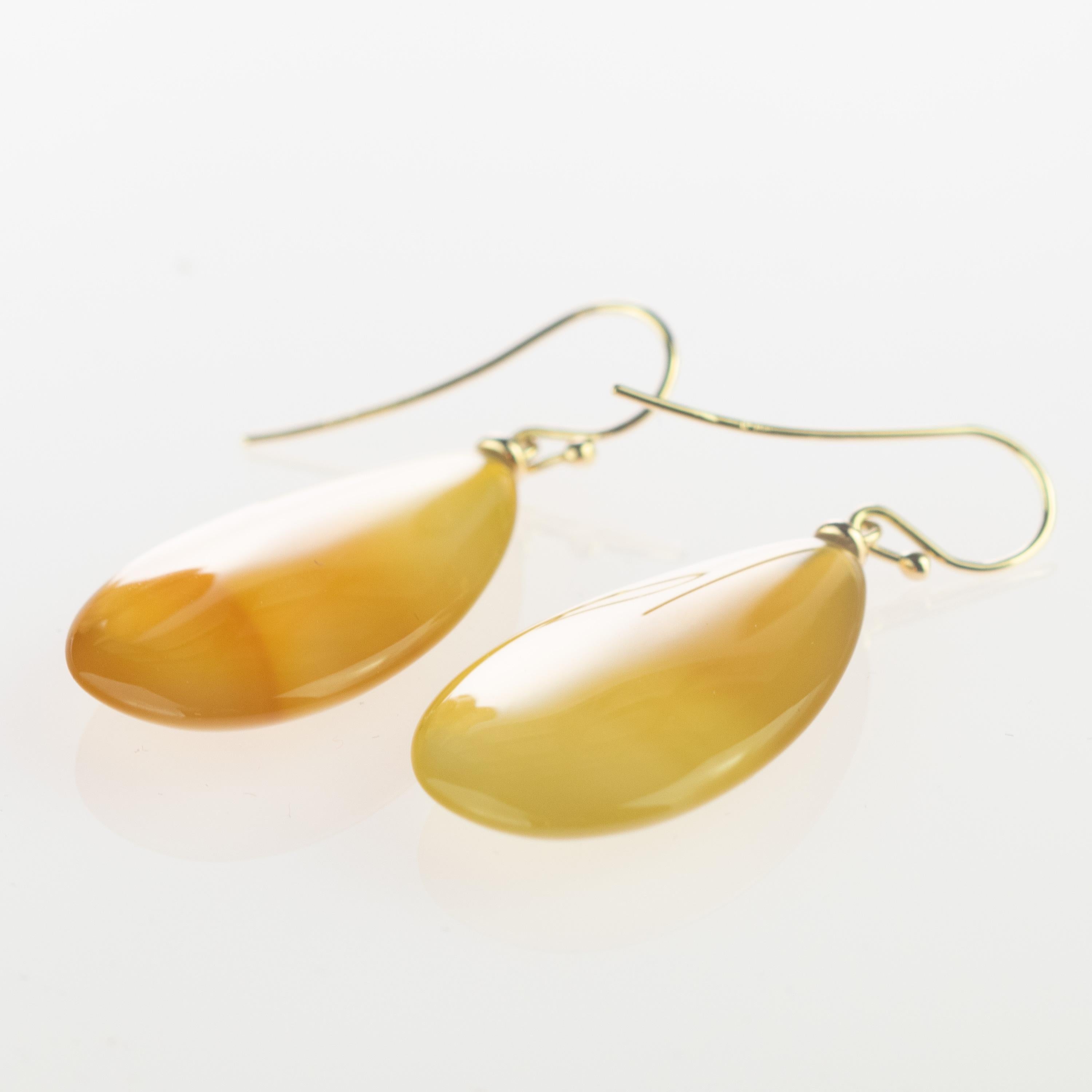 Taille mixte Intini Jewels Boucles d'oreilles artisanales en agate brune et or jaune 18 carats avec chaîne en forme de goutte d'eau en vente