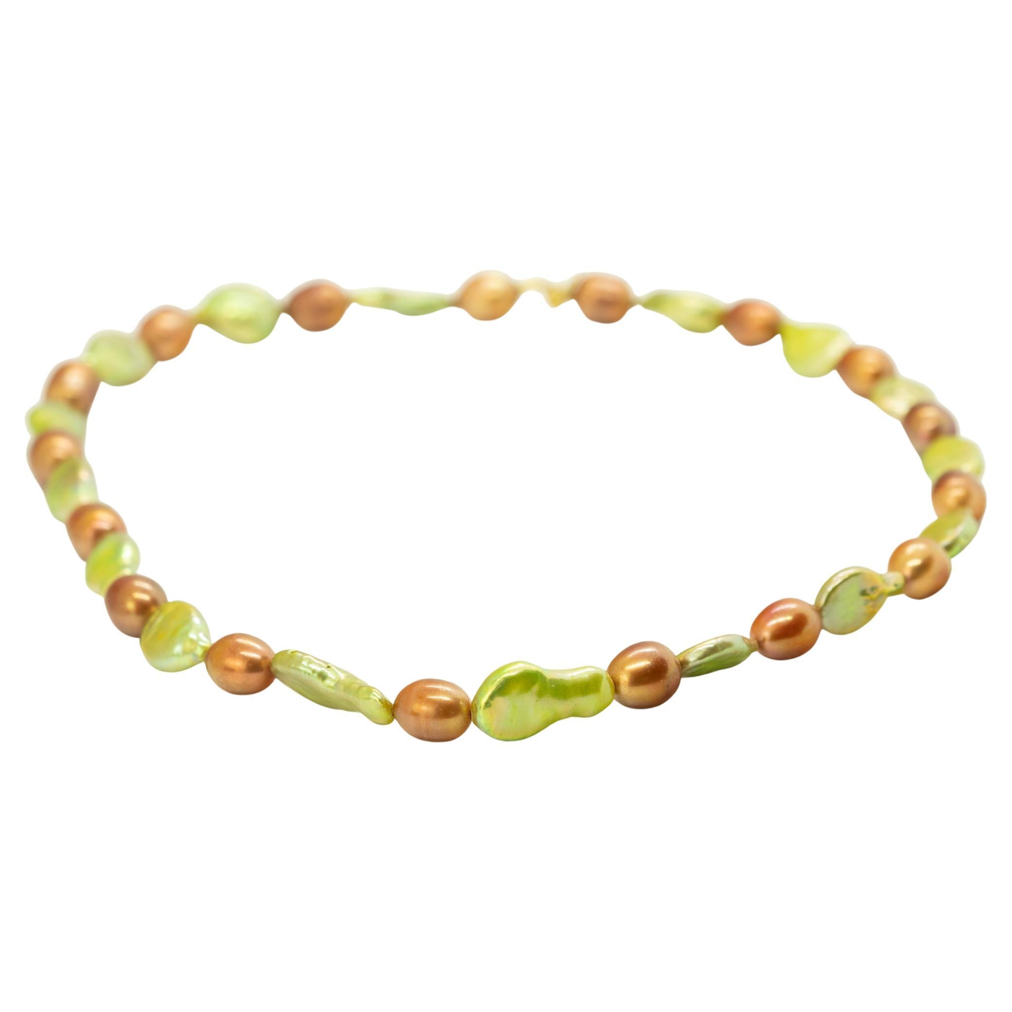 Intini Jewels Perle verdi marroni con chiusura in oro 18 carati Collana Boho Chic in Oro