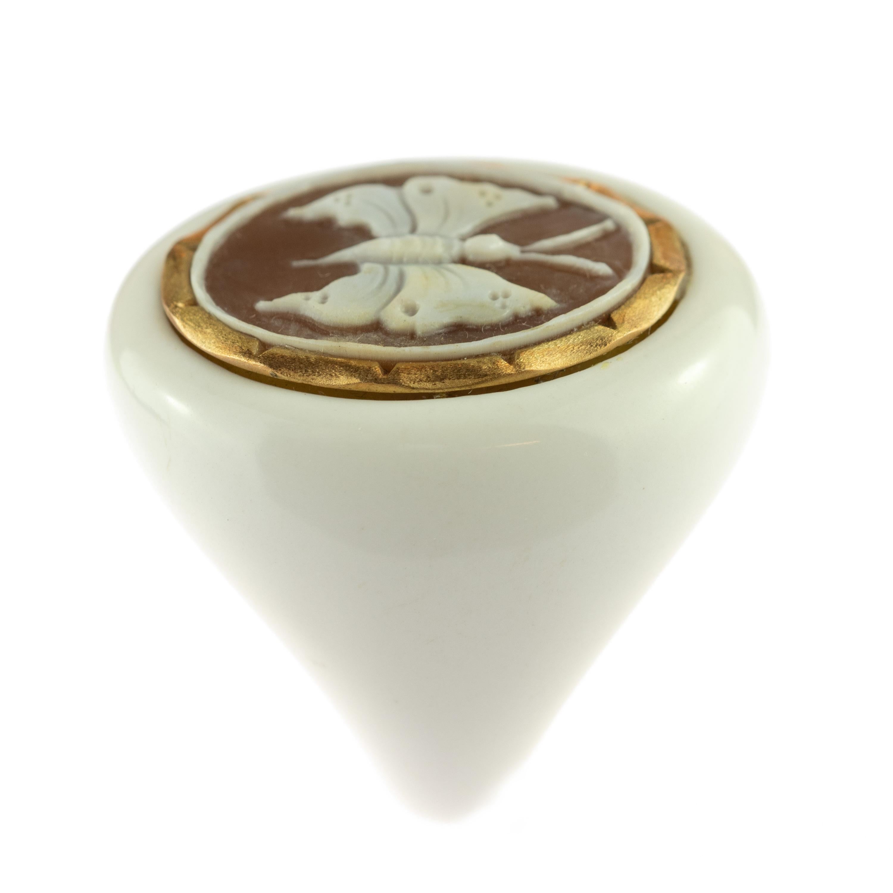 Women's or Men's Intini Jewels Butterfly Carved Shell Resin Oval 18 Karat Gold Cocktail Ring For Sale