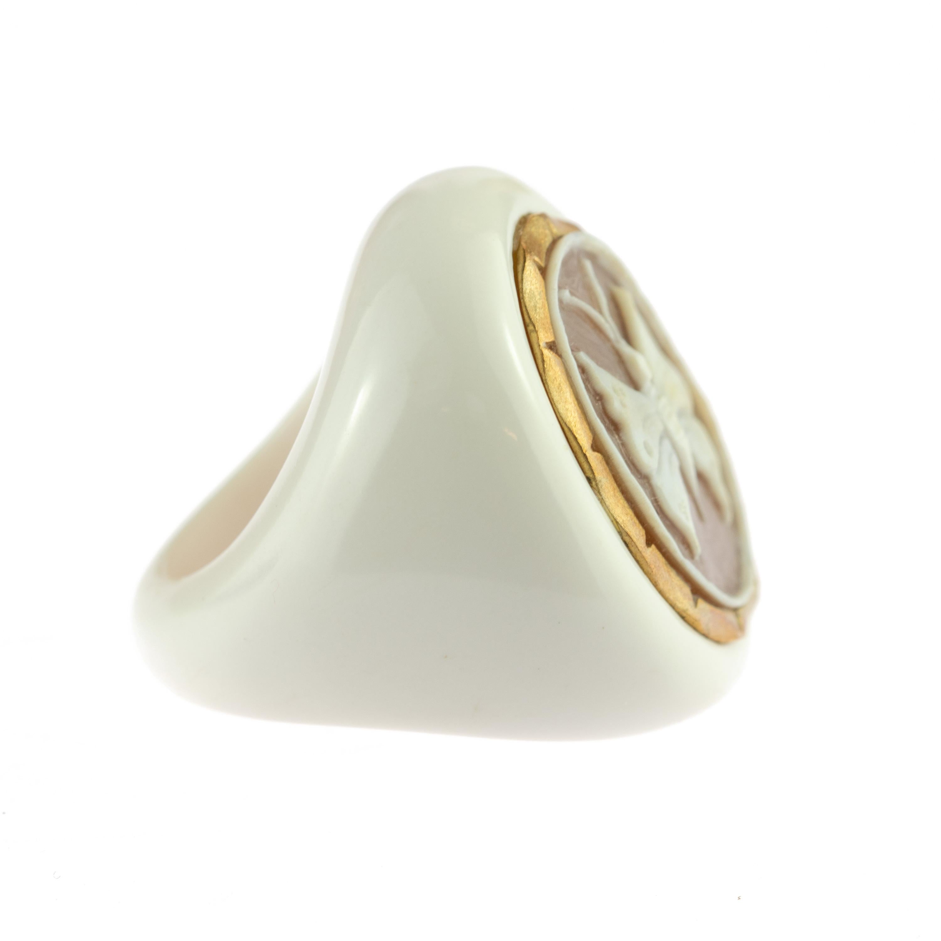 Intini Jewels Butterfly Carved Shell Resin Oval 18 Karat Gold Cocktail Ring For Sale 1
