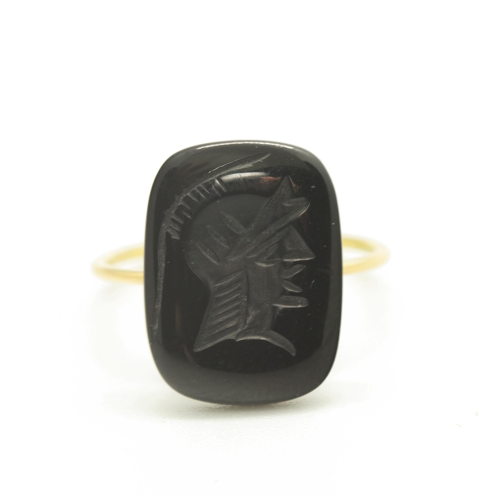 Intini Jewels Bague cocktail guerrier en or jaune 18 carats, onyx noir et agate Cammeo Neuf - En vente à Milano, IT