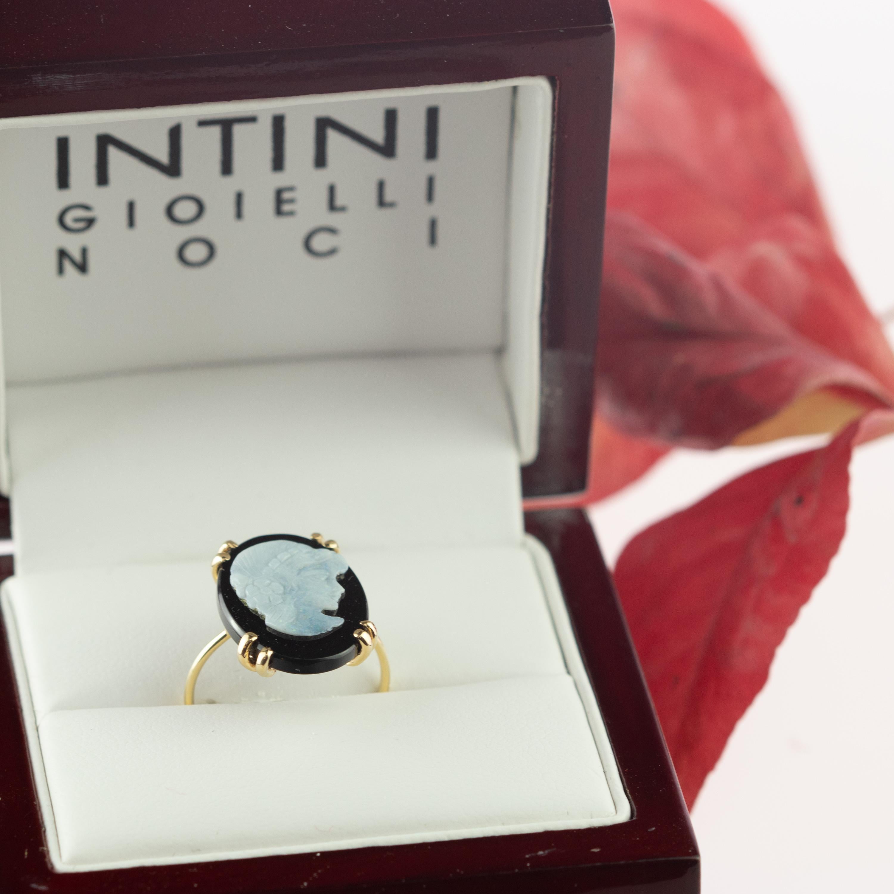 Intini Jewels Cammeo Ópalo Ágata Oval 18 Kilates Oro Amarillo Cóctel Anillo Moderno en venta 4