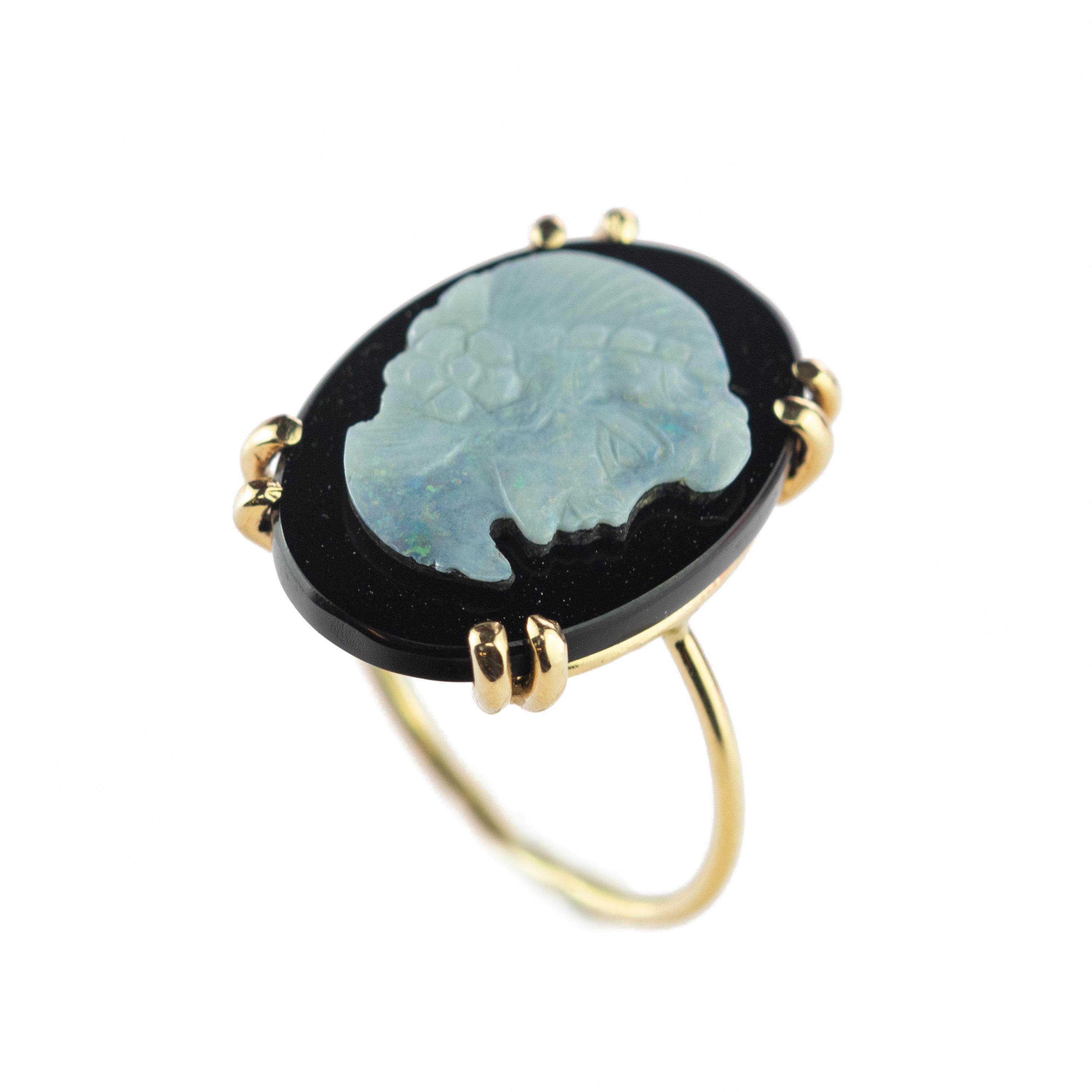 Intini Jewels Cammeo Ópalo Ágata Oval 18 Kilates Oro Amarillo Cóctel Anillo Moderno en venta 1