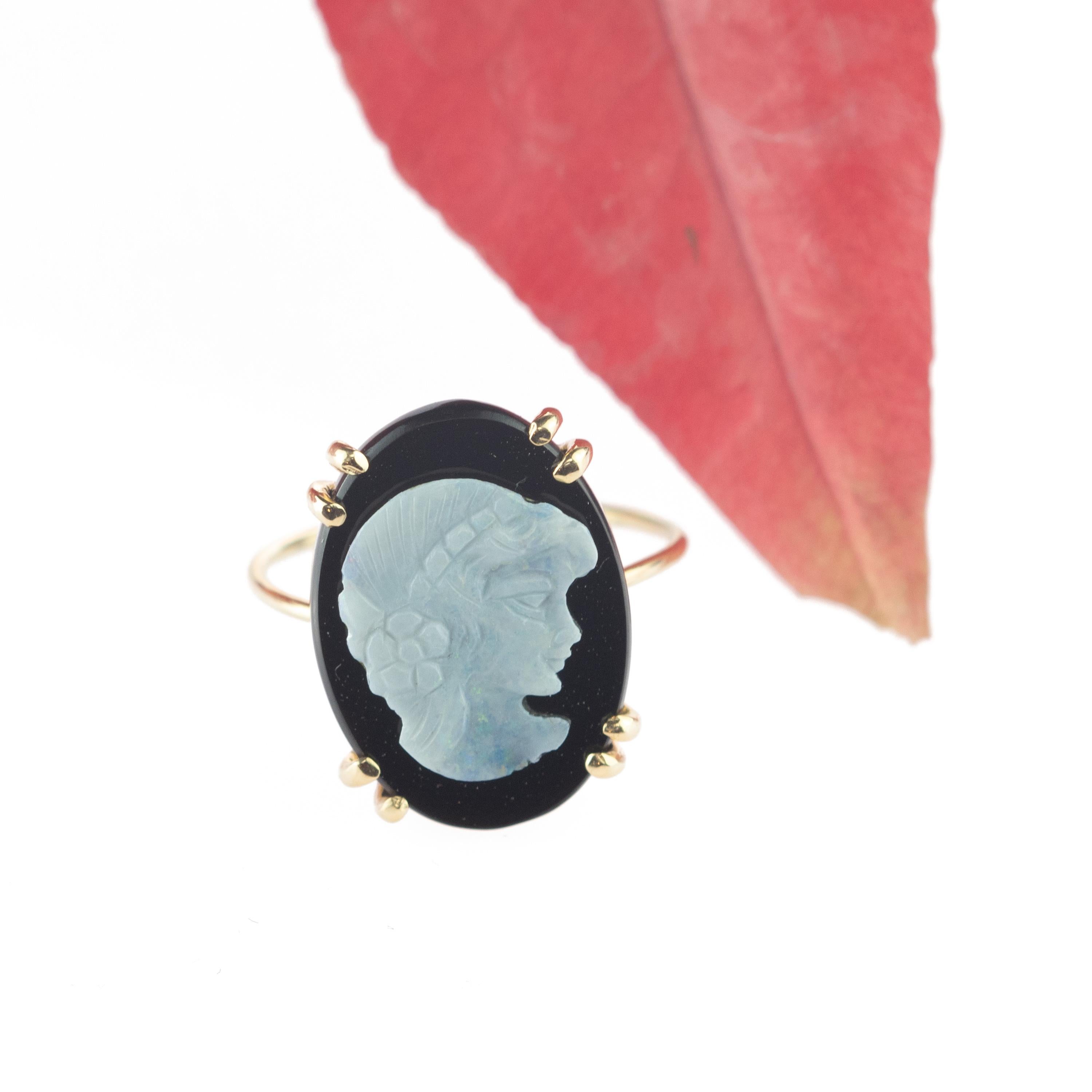 Intini Jewels Cammeo Ópalo Ágata Oval 18 Kilates Oro Amarillo Cóctel Anillo Moderno en venta 3