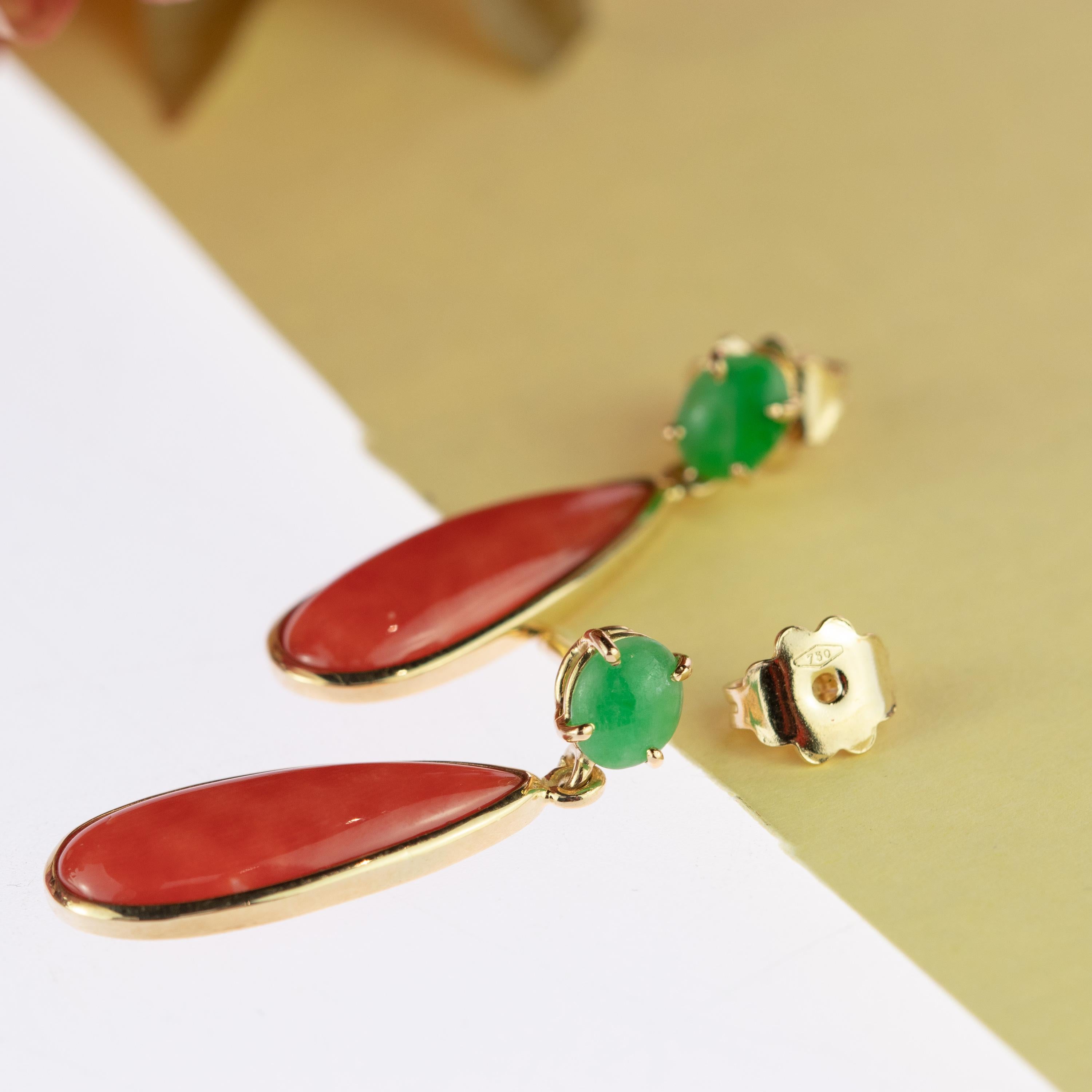 tini Jewels: 18 Karat Gold Ohrgehänge in Lachs, Koralle und Jade in Lachsform mit Anhängern im Angebot 3