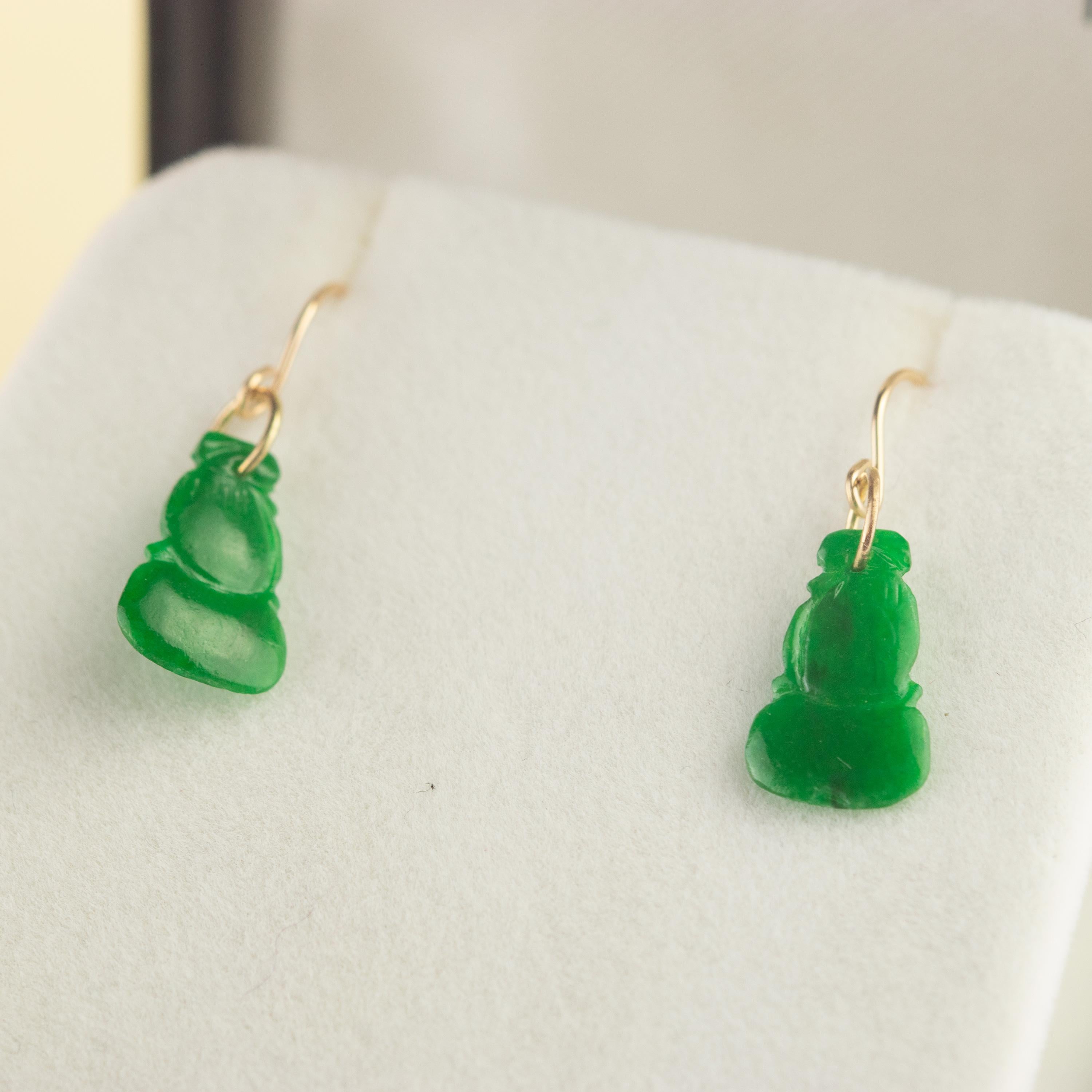 Intini Jewels - Orecchini pendenti in giada scolpita in oro giallo 18 carati in vendita 1