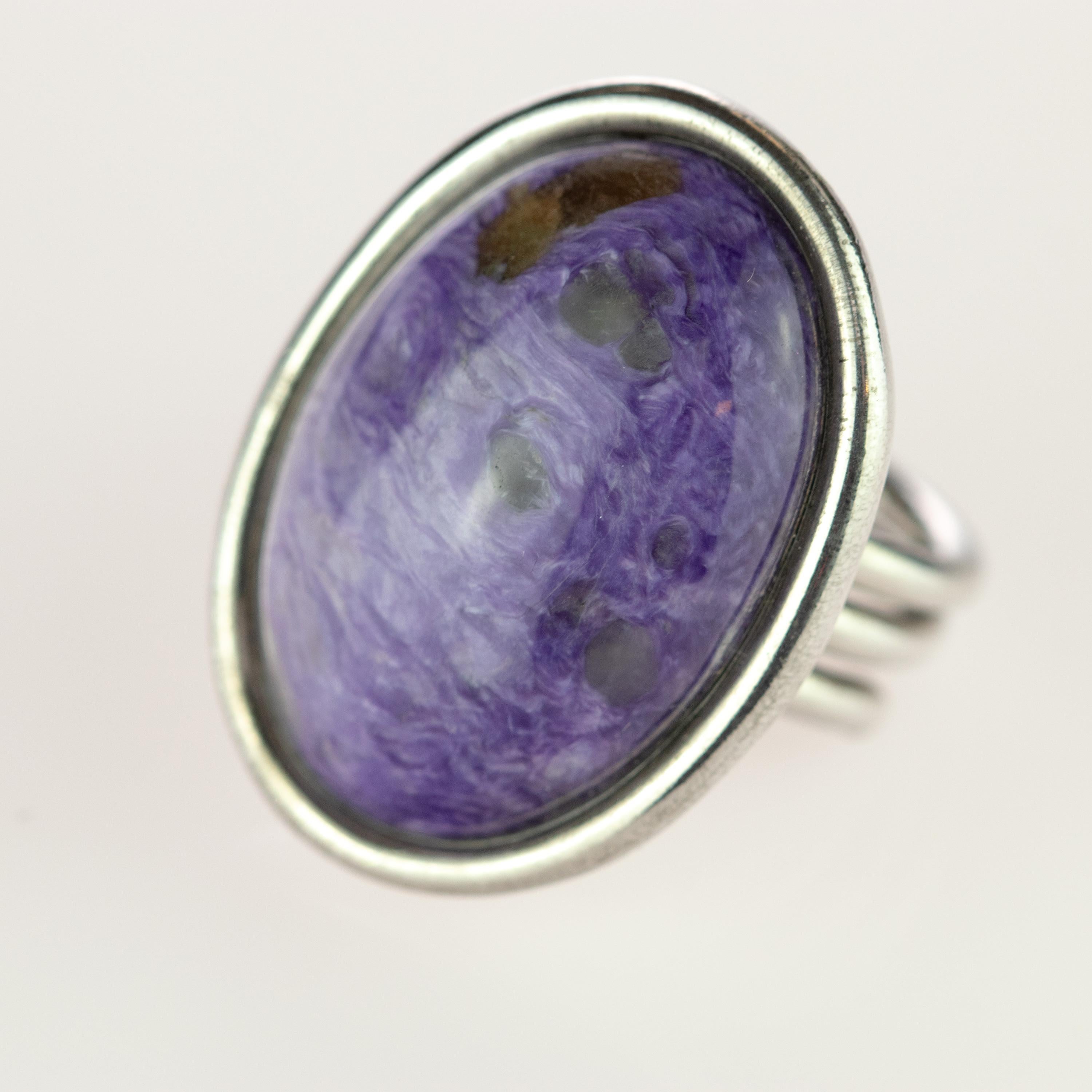 Intini Jewels Charoite Oval Cabochon Sterling Silver Cocktail Crafted Retro Ring For Sale 1