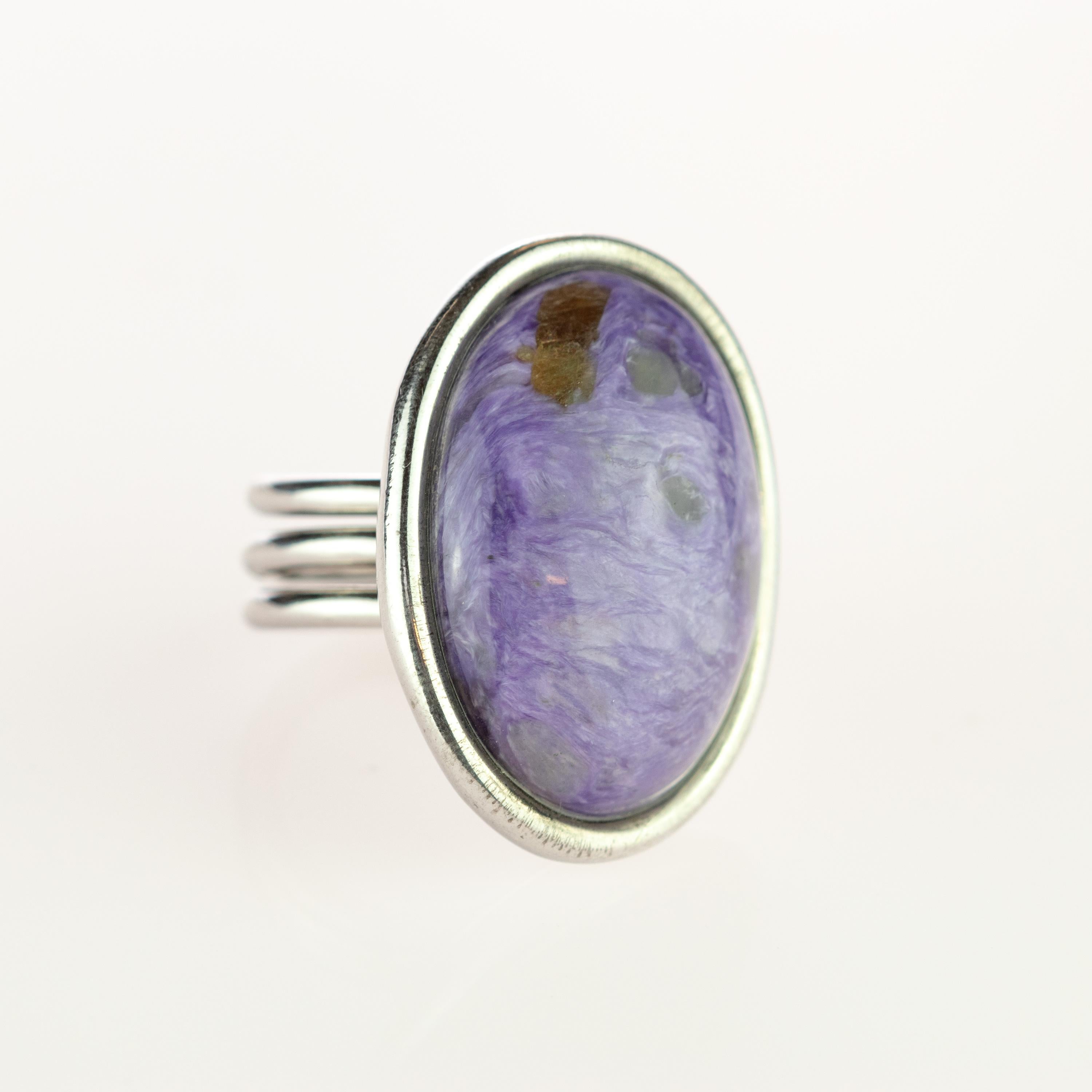 Intini Jewels Charoite Oval Cabochon Sterling Silver Cocktail Crafted Retro Ring For Sale 2