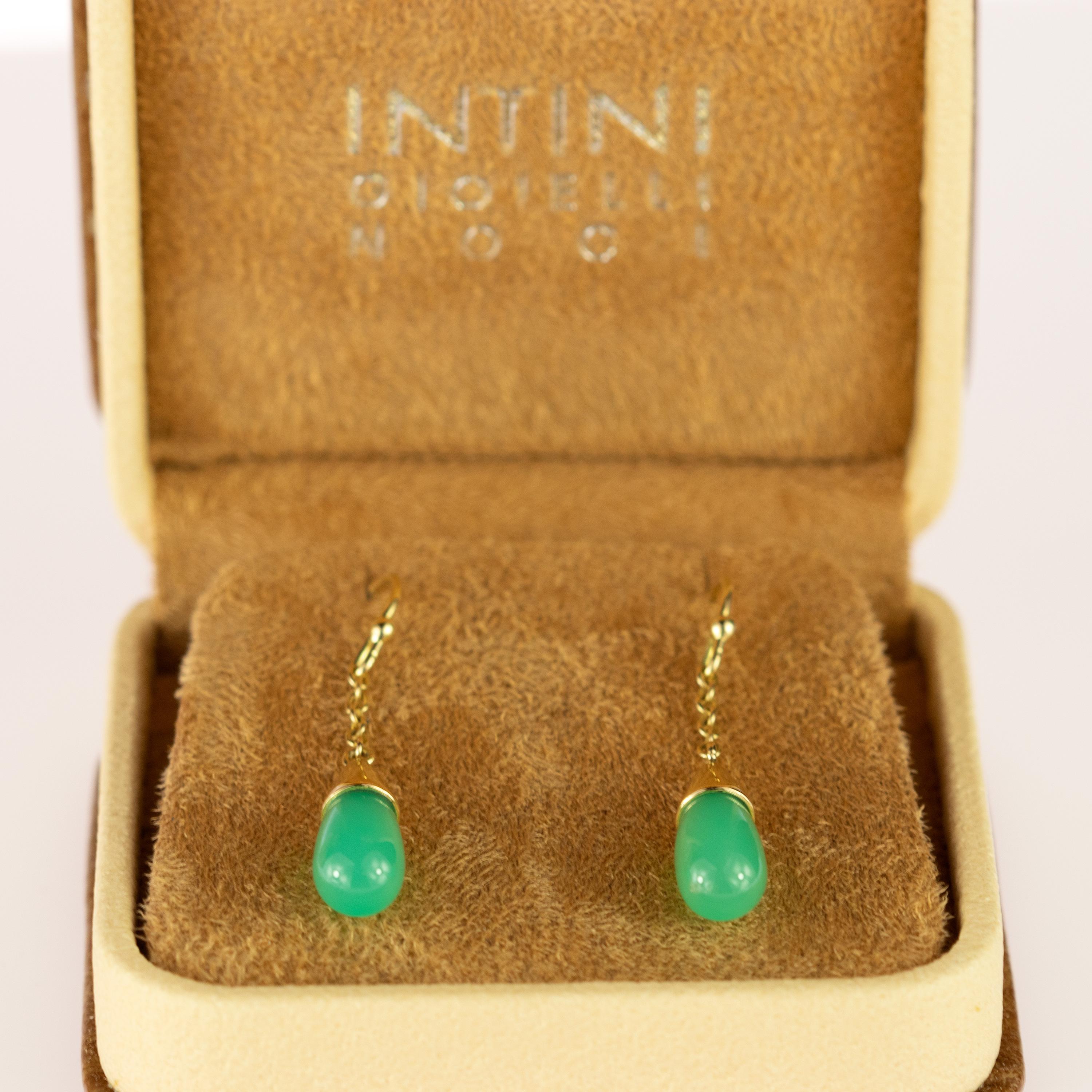 Orecchini a goccia con pera in oro 18 carati Greene & Greene & Greene in vendita 2