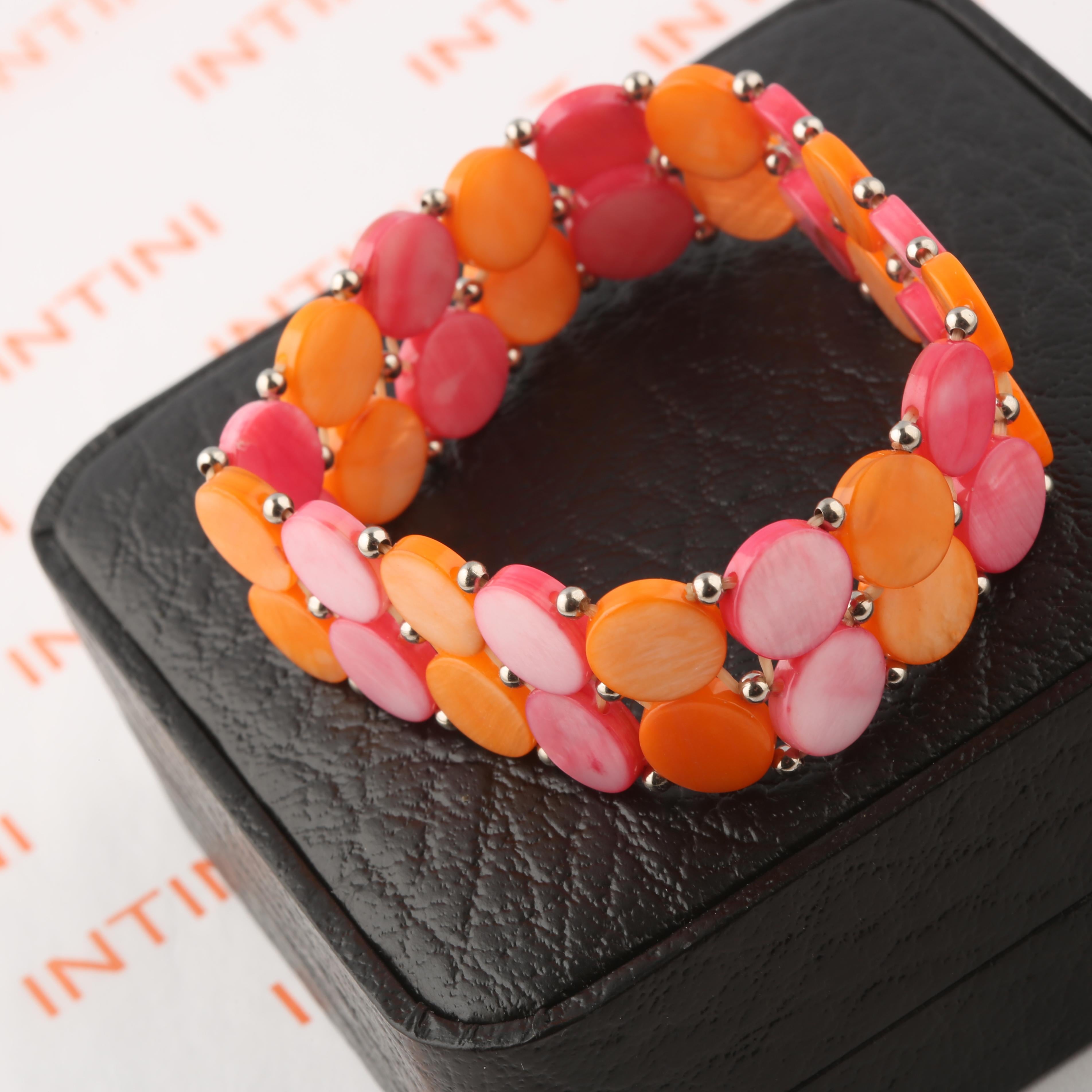 Colorida pulsera de ágata, el diseño elástico hace que esta pieza pueda llevarse en muñecas de todos los tamaños.

- Ágata rosa y naranja
- Peso total 18 g

Tenga en cuenta que, según los términos y condiciones, todos los gastos de aduanas y