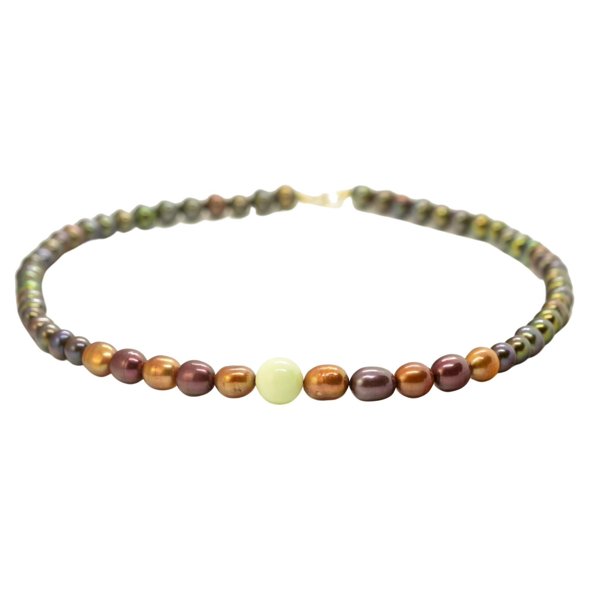 Intini Jewels Collana Deco Boho Chic in oro 18 carati con perle colorate crema e grigio marrone