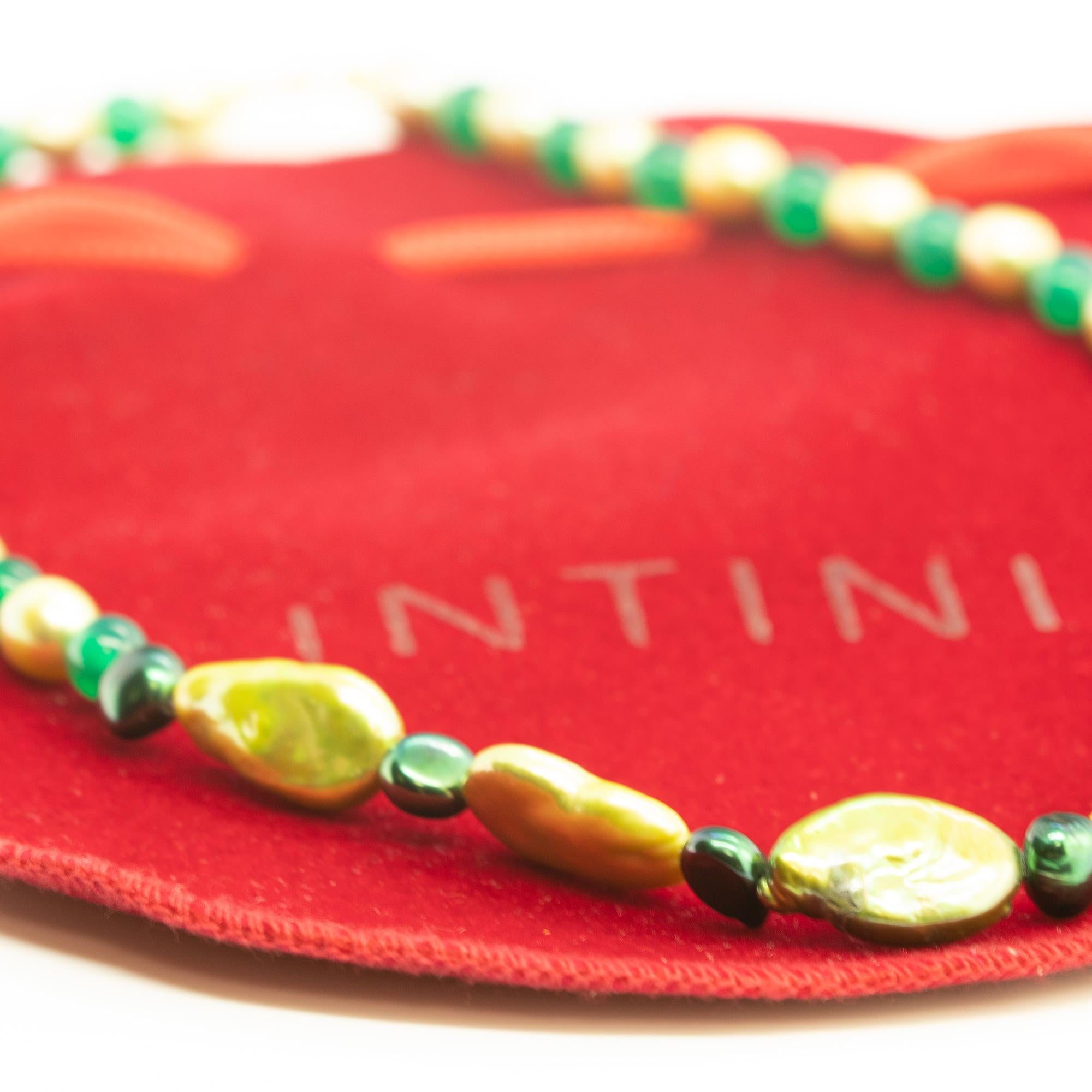 A colourful and glamorous design. A modern and delicate style for a young and fearless woman. Delight yourself with a luminous handmade jewelry. Natural precious stones beads with a 18 karat yellow gold closure. The perfect complement for a summer