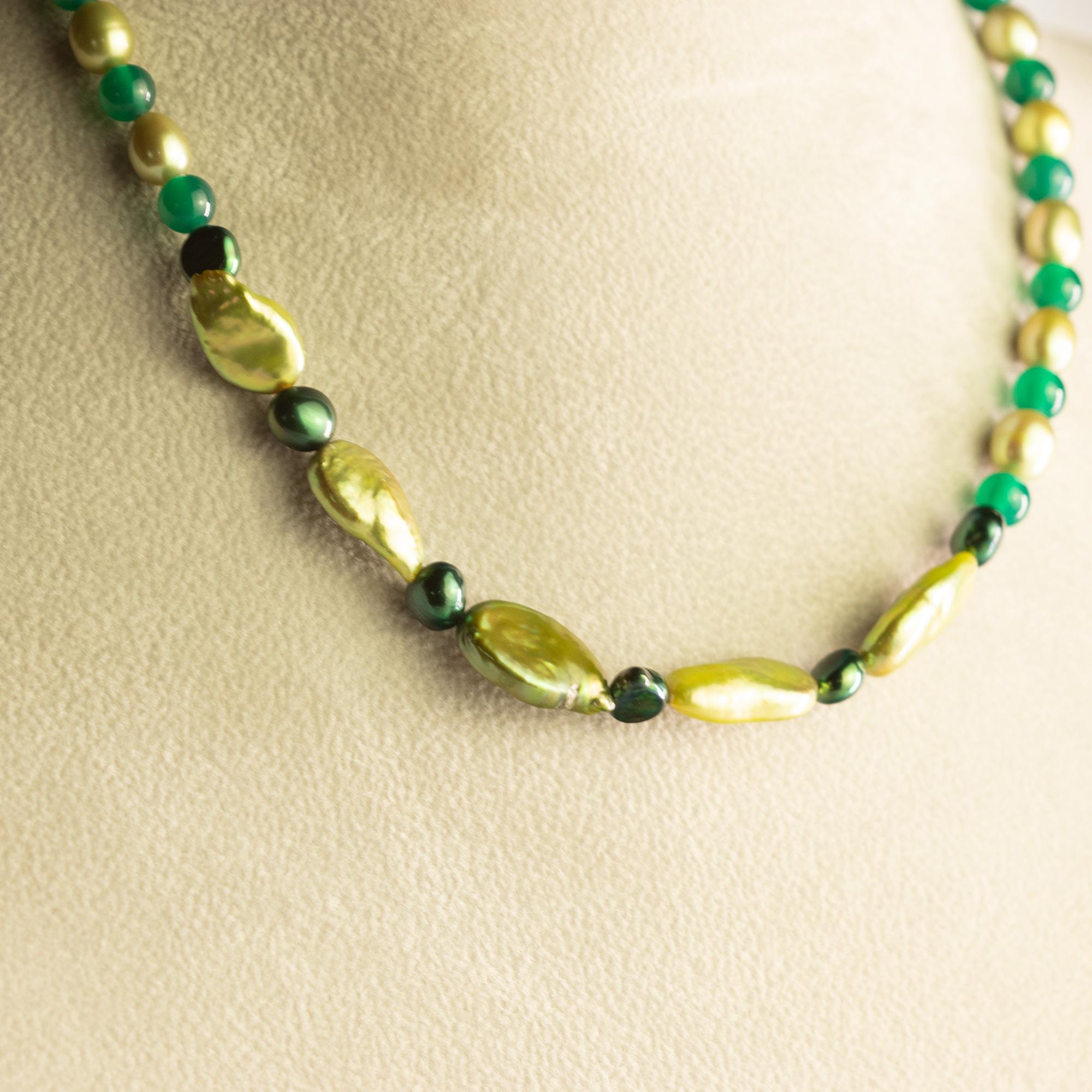 Round Cut Intini Jewels Coloured Pearls Green Quartz Gold Boho Chic Deco Pearl Necklace For Sale