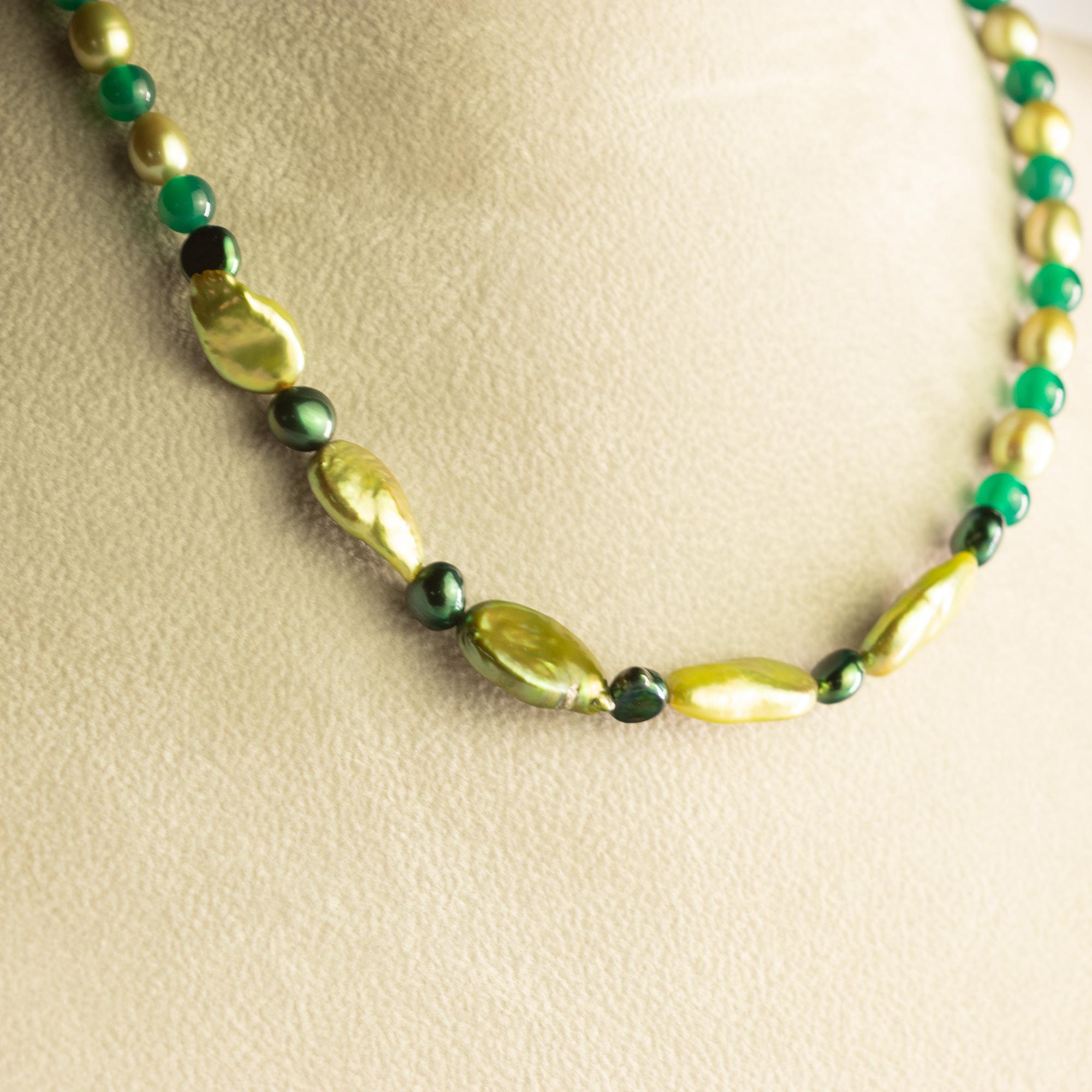 Intini Jewels Collana di perle colorate in quarzo verde in oro Boho Chic Deco In condizioni Nuovo in vendita a Milano, IT