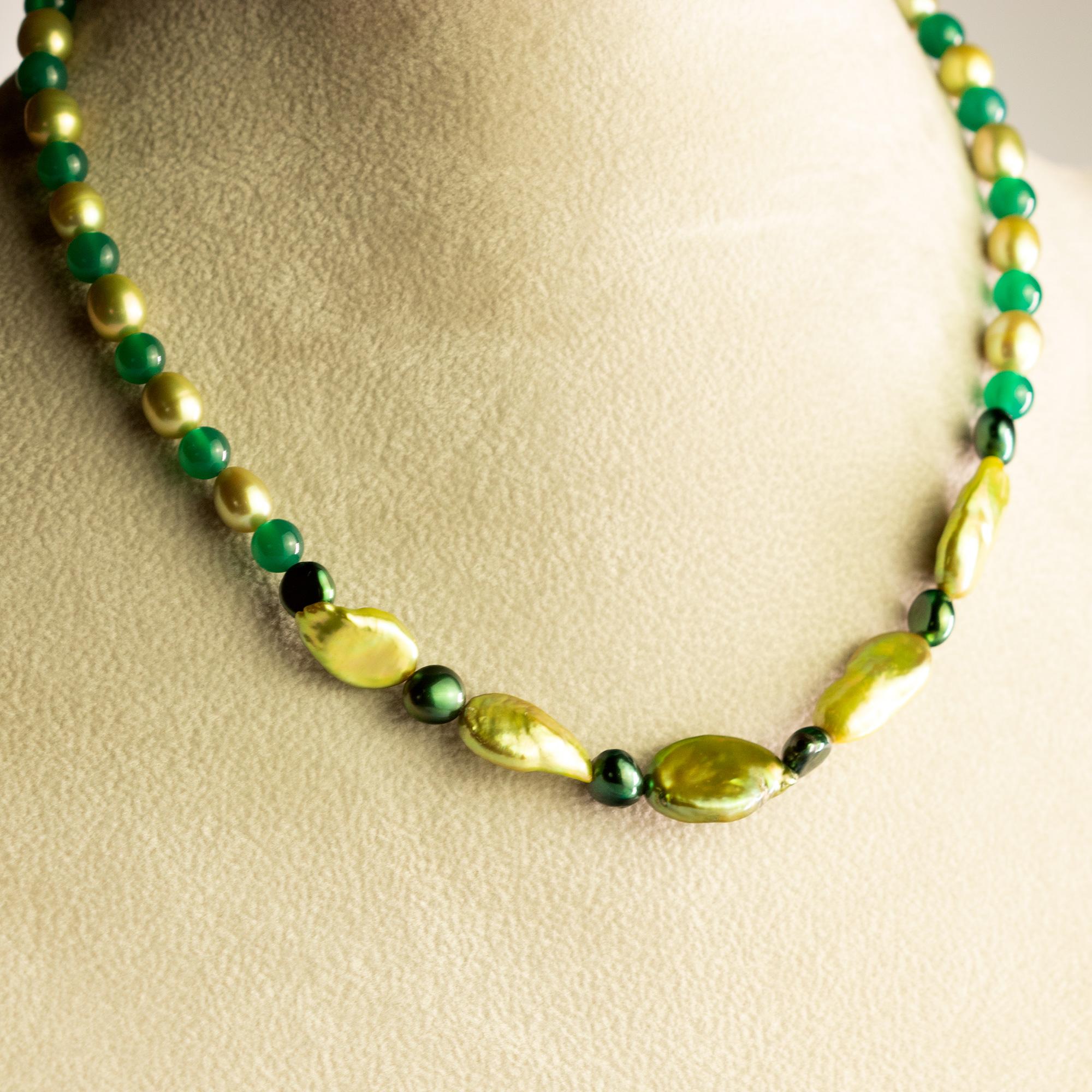 Intini Jewels Coloured Pearls Green Quartz Gold Boho Chic Deco Pearl Necklace In New Condition For Sale In Milano, IT