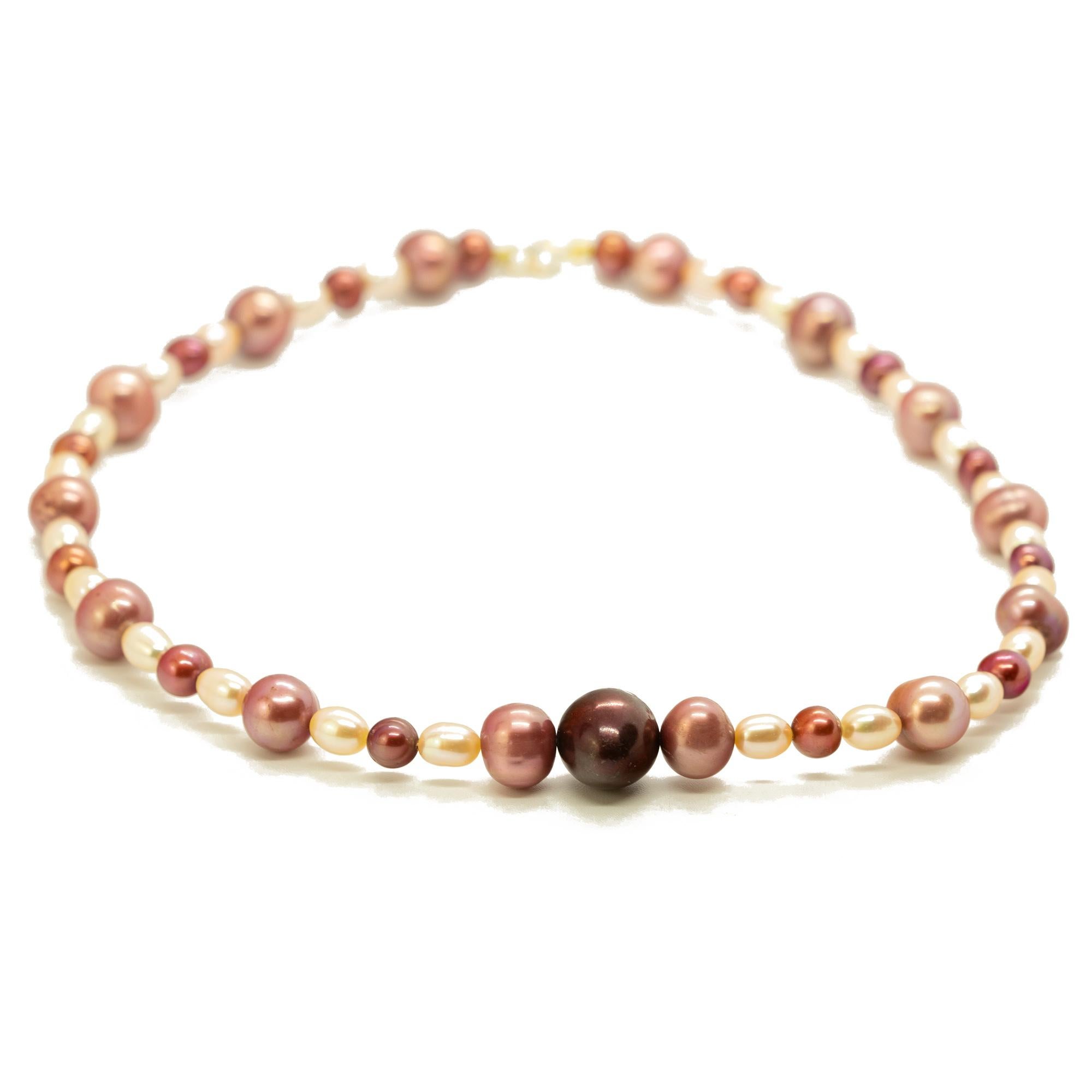 Taglio rotondo Intini Jewels Collana Deco Boho Chic in oro 18 carati con perle rosa colorate e bianche in vendita