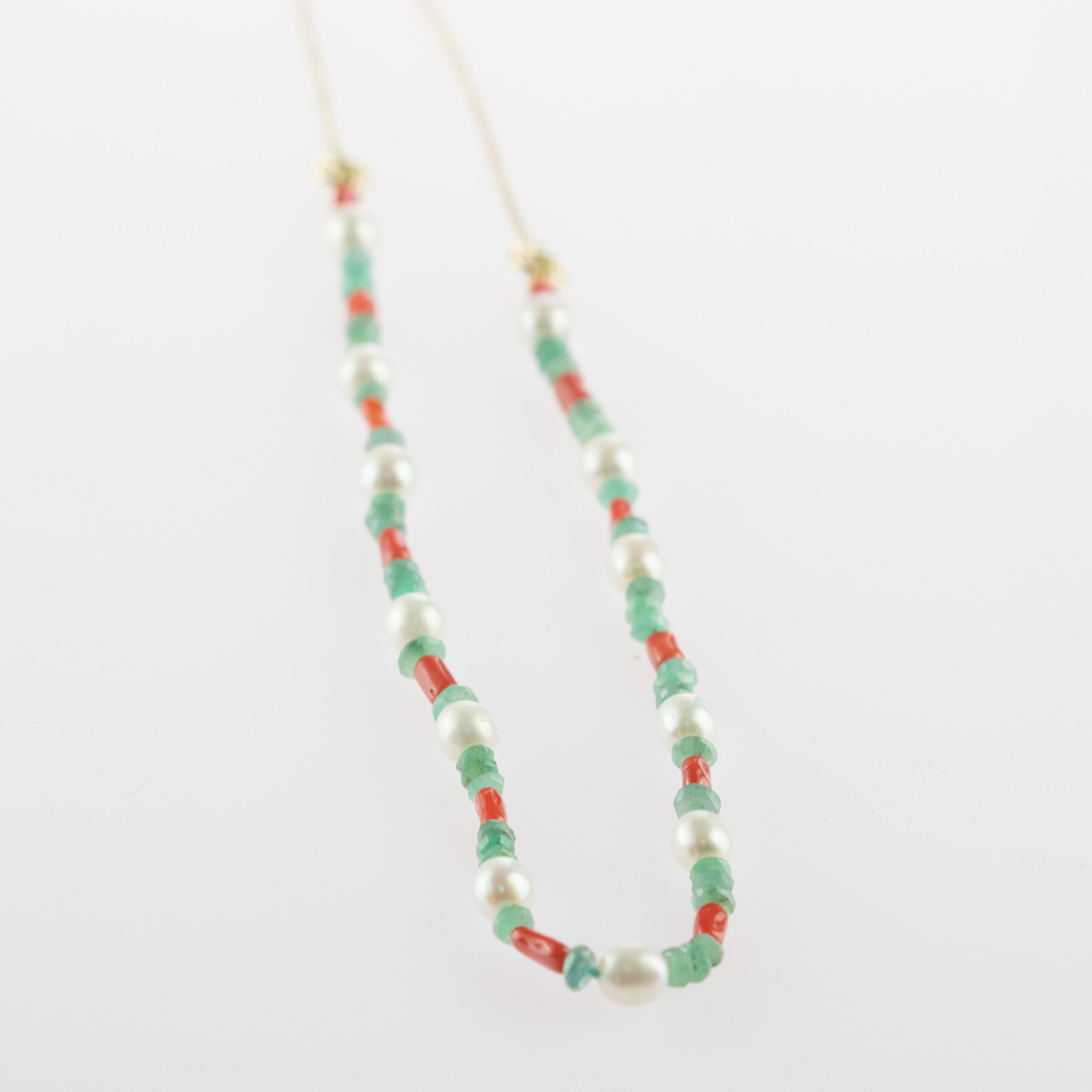 Intini Jewels Collier chic à chaîne en or 14 carats avec corail, émeraudes et nacre en vente 4