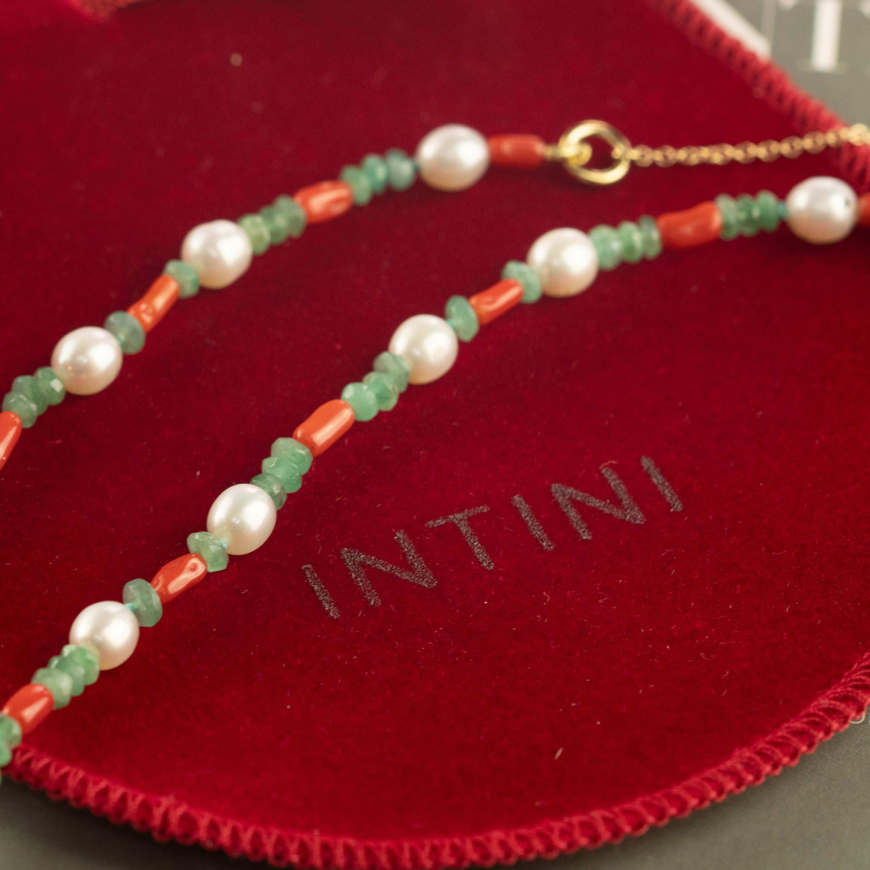 Intini Jewels Coral Emeralds Mother of Pearl 14 Karat Gold Chain Chic Necklace In New Condition For Sale In Milano, IT