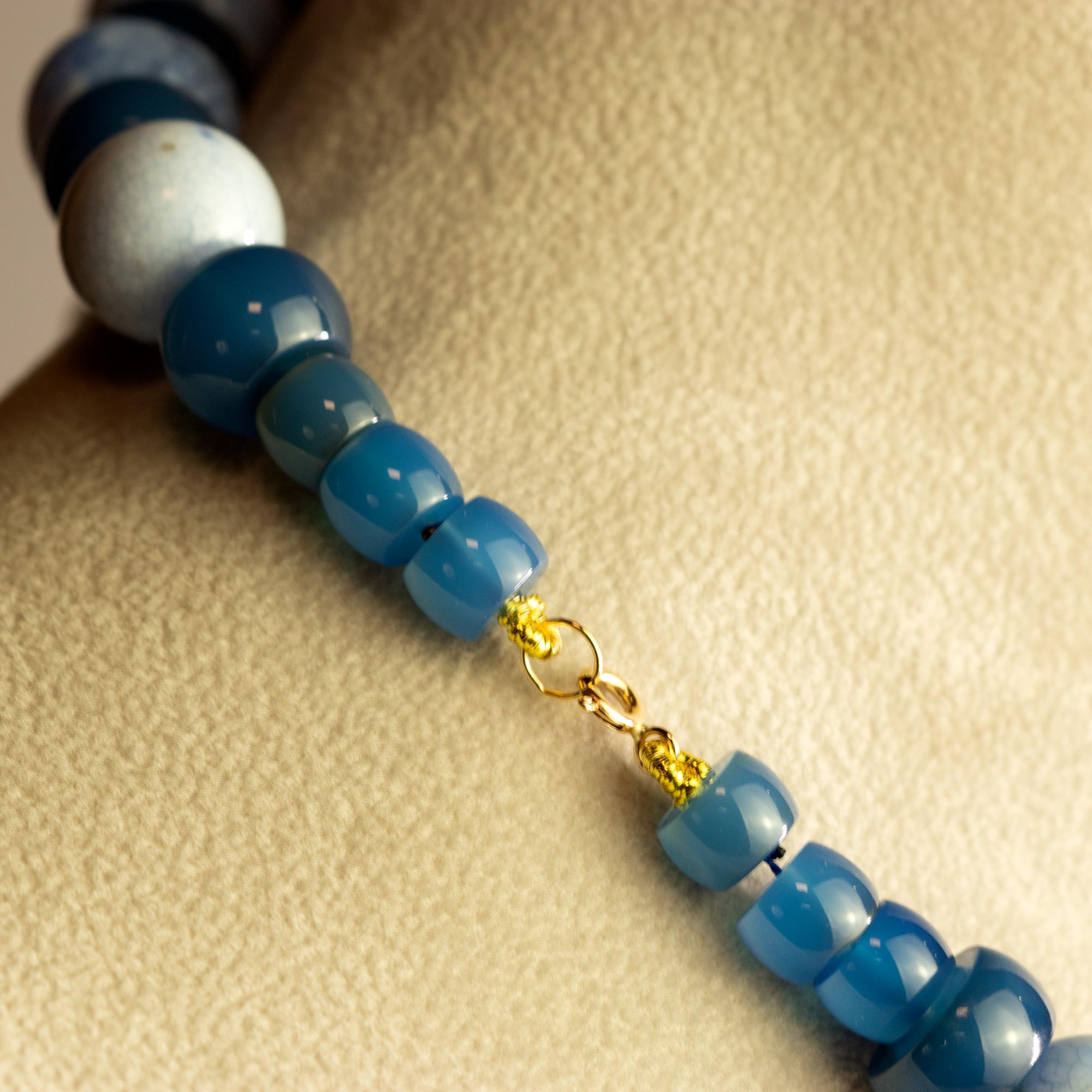 Intini Jewels Collier déco bohème chic en or 18 carats et agate bleue Crash Unisexe en vente