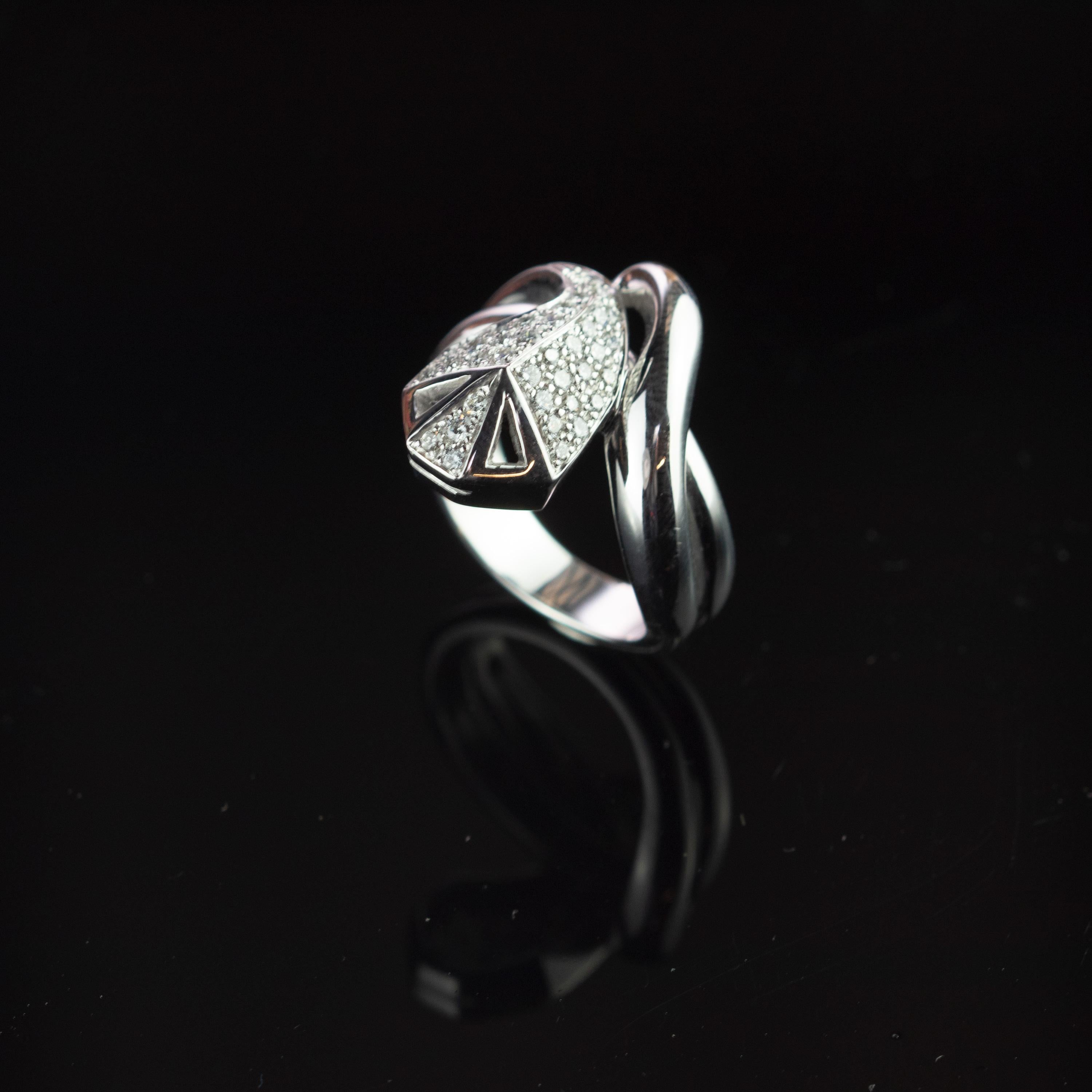 Intini Jewels Diamond 18 Karat White Gold Cluster Italian Serpent Spiral Ring In New Condition For Sale In Milano, IT