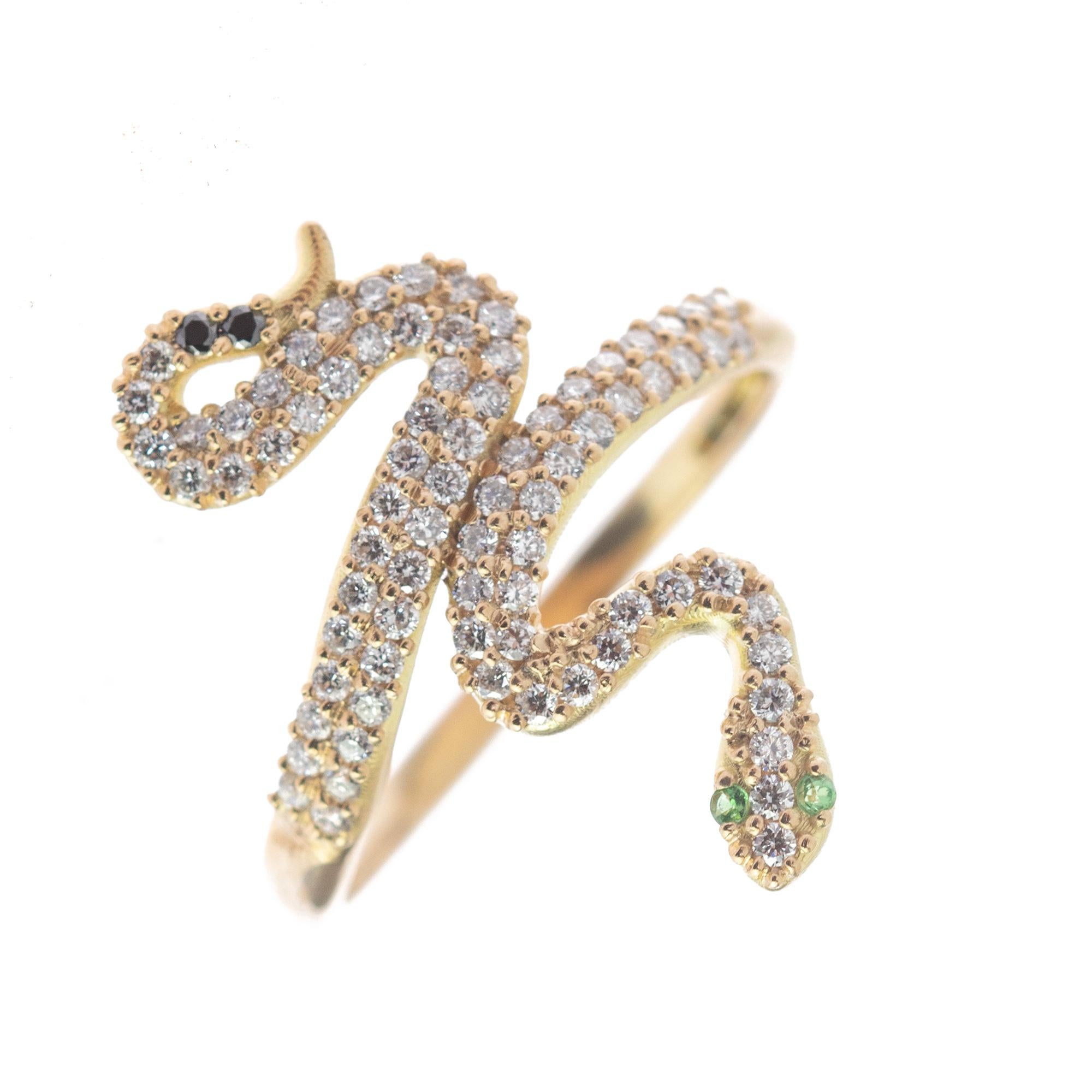 Intini Jewels Bague serpent italienne en or jaune 18 carats avec grappe de diamants et tsavorites en vente 4