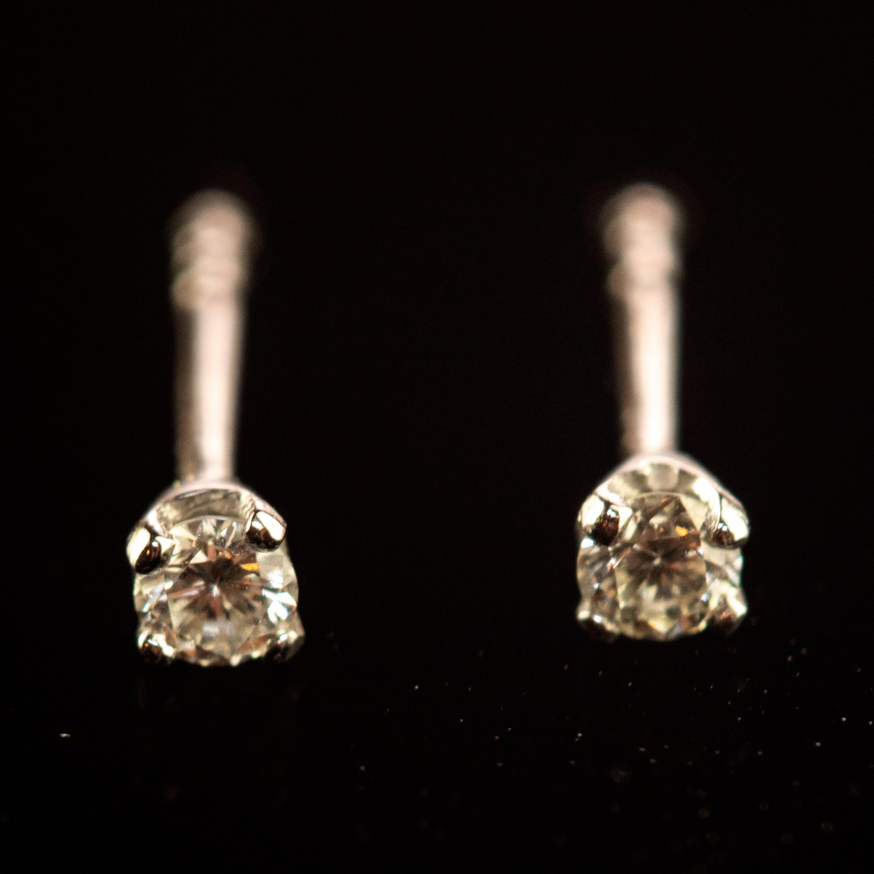 Contemporaneo Intini Jewels Orecchini da cocktail con diamante punto luce in oro bianco 18 carati in vendita