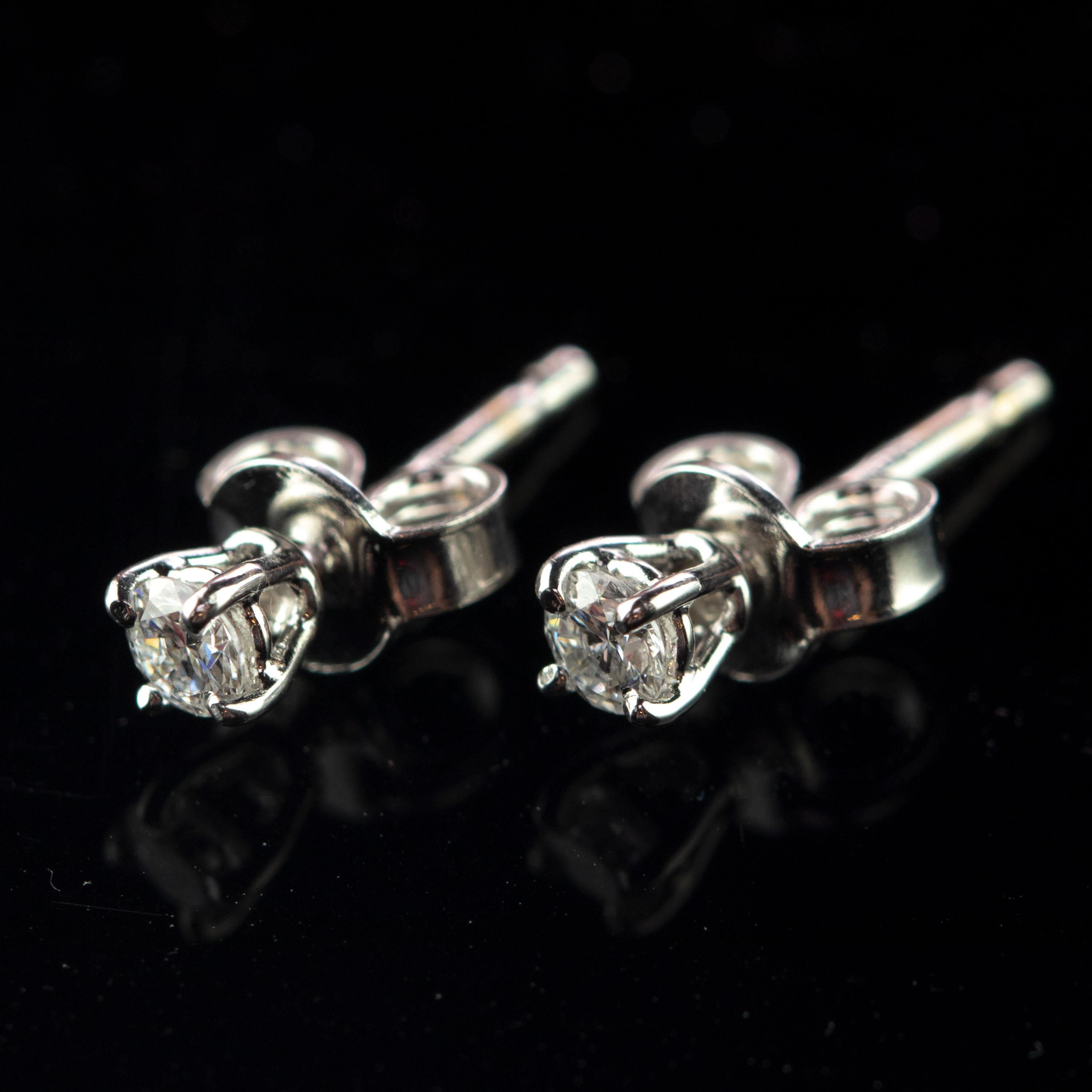 Contemporain Intini Jewels Clous d'oreilles Point of Light en or blanc 18 carats et diamants en vente