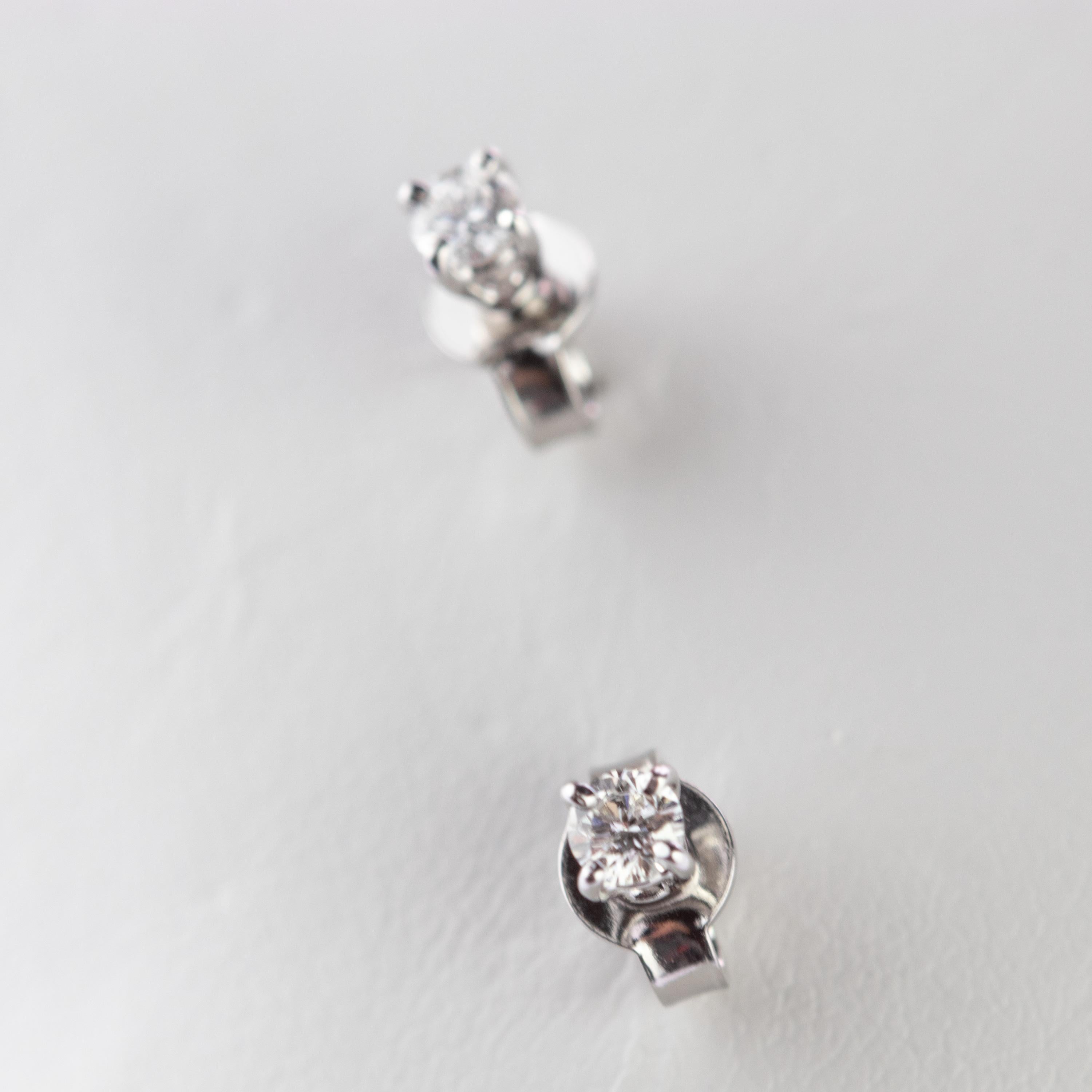 Intini Jewels Clous d'oreilles Point of Light en or blanc 18 carats et diamants Pour femmes en vente