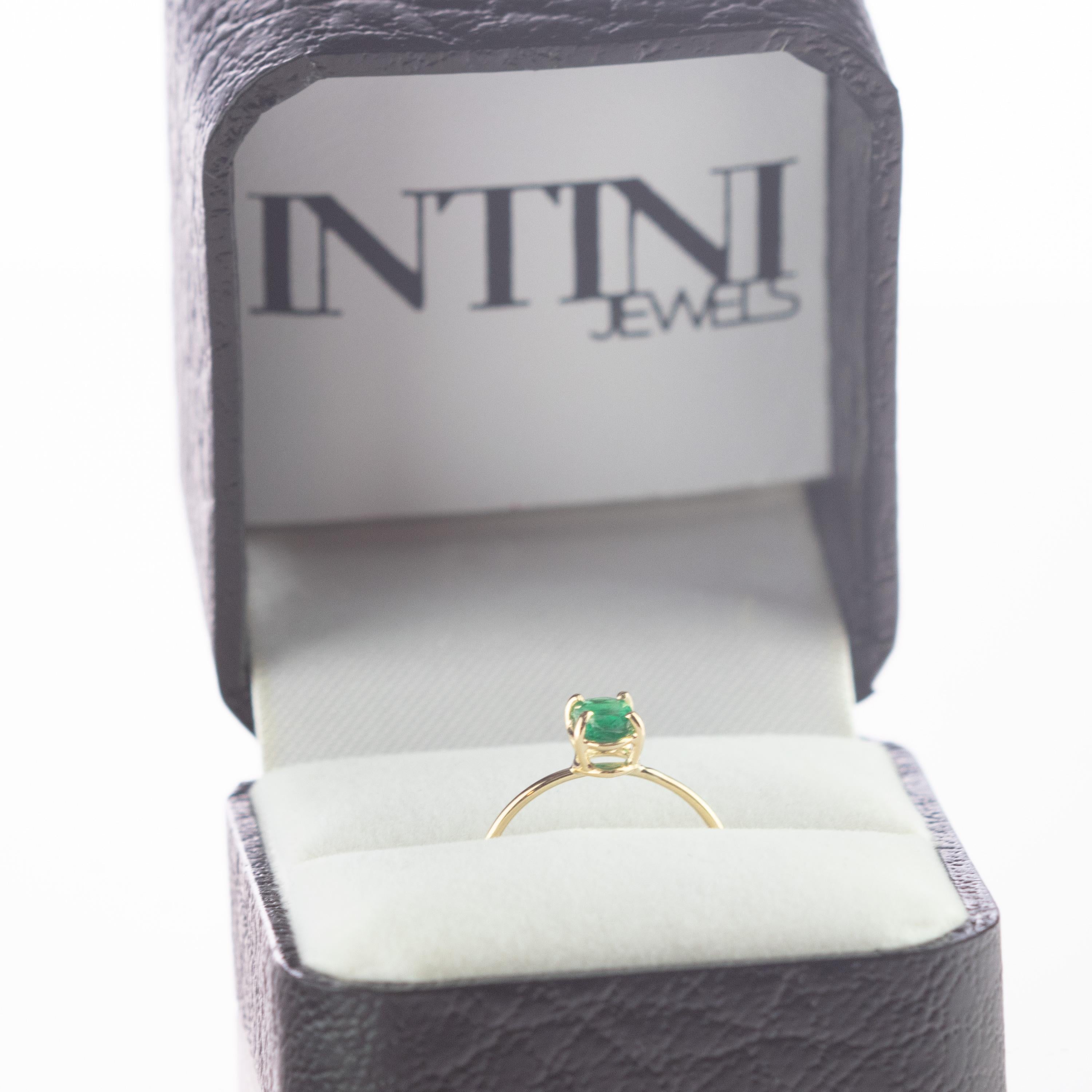 Intini Jewels Emerald Oval 18 Karat Gold Cocktail Solitaire Handmade Chic Ring For Sale 3